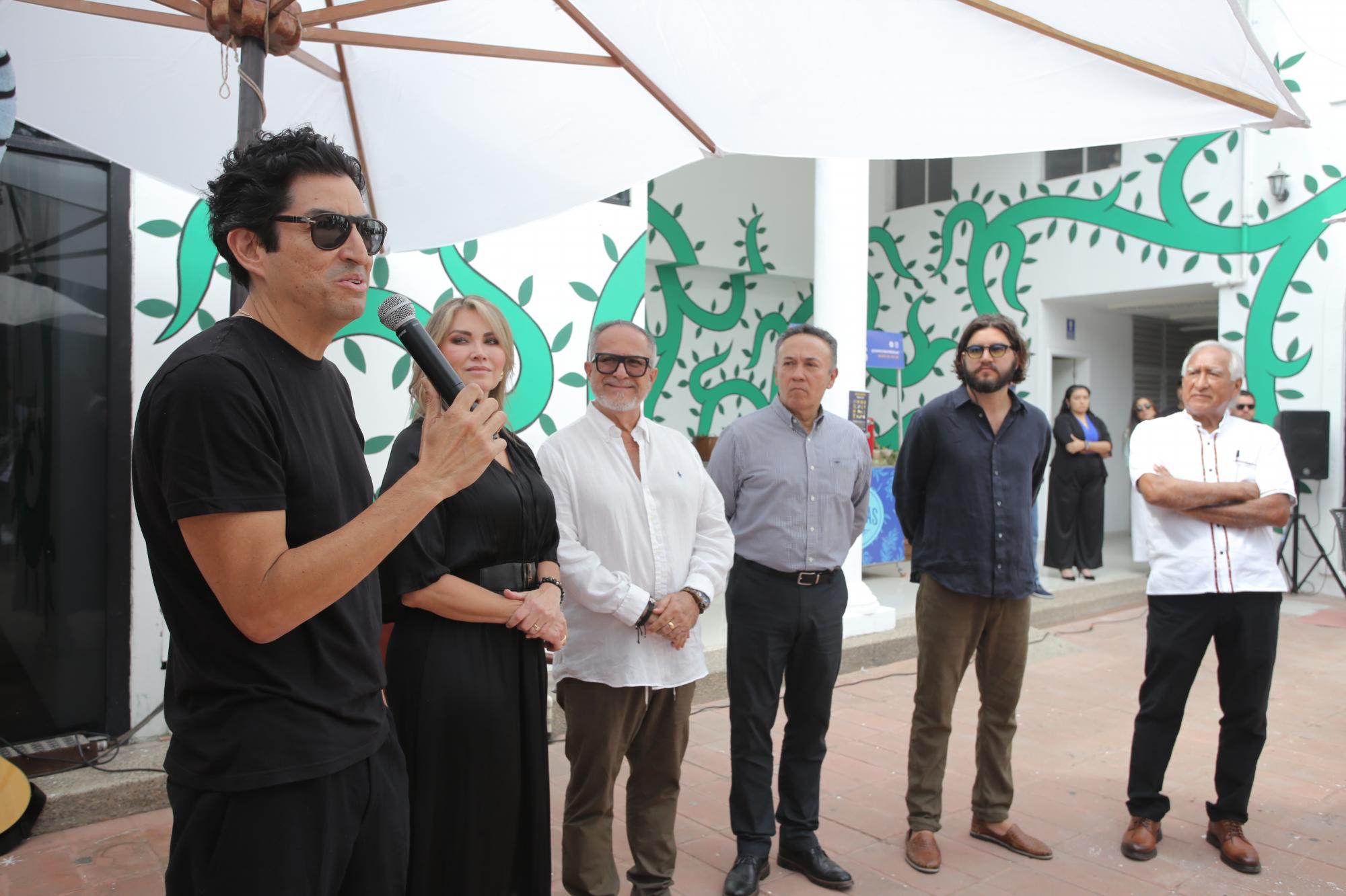 $!El artista Eduardo Sarabia agradece la aportunidad de exponer en el Museo de Arte de Mazatlán.