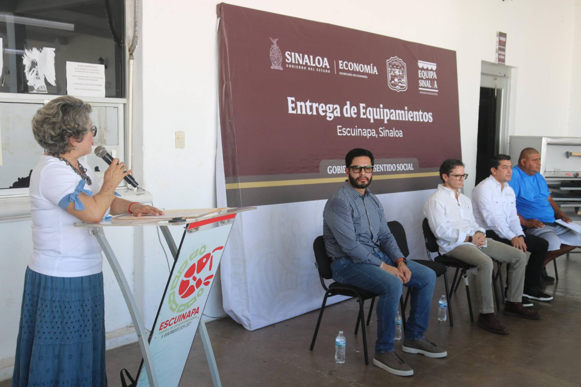 $!Entregan equipos productivos a emprendedores en Escuinapa