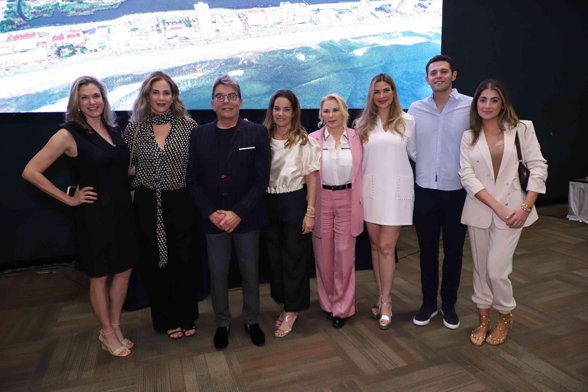 $!Vanessa Bernal, María Esther Juárez, Ernesto y Hayley Coppel, Elena de Zerecero, Lissy Bernal, Fernando y Camelia Letamendi.