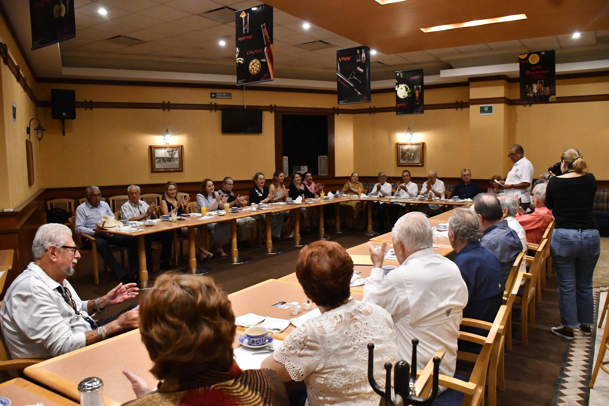 $!Los miembros de la Confraternidad Prevoriana disfrutan de su tradicional desayuno.