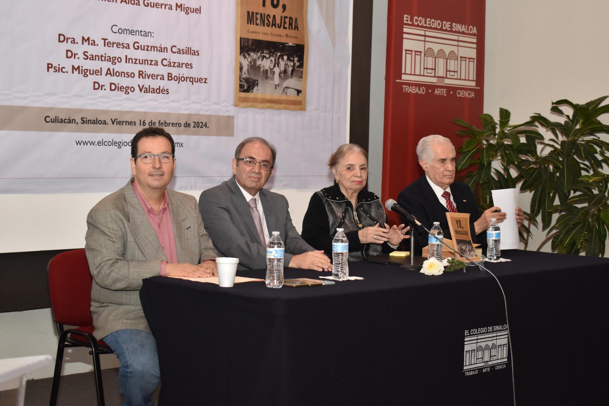 $!Miguel Alonso Rivera, Santiago Inzunza, María Teresa Guzmán y Diego Valadés comentan el libro.