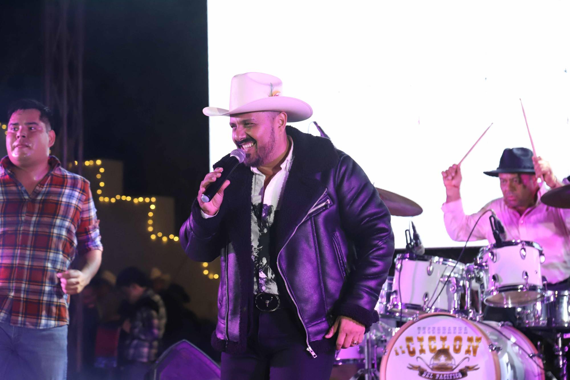 $!Carlos agradeció a los presentes sus felicitaciones.