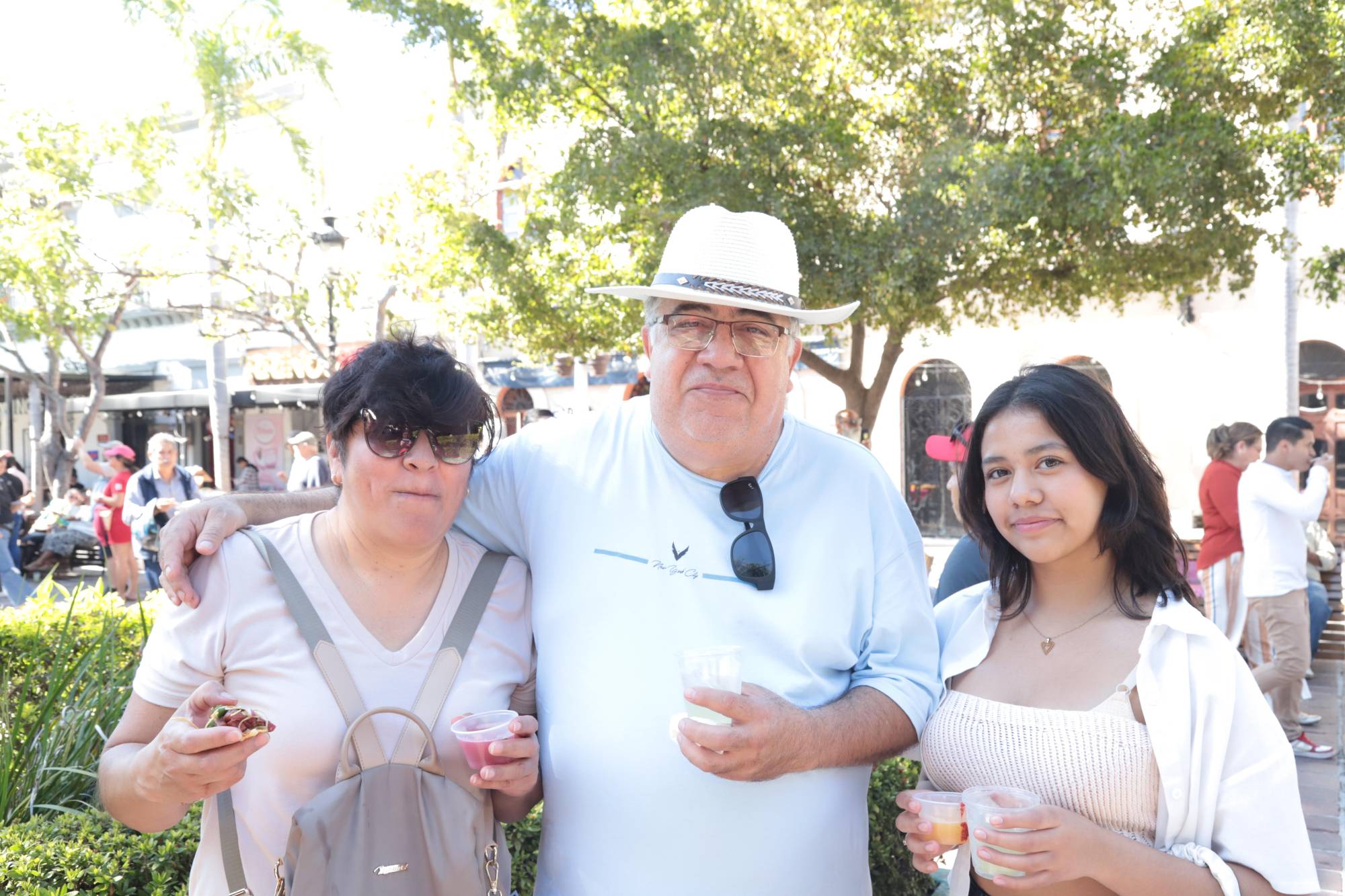 $!Samia Báez junto a Hugo y Samantha Buiza.