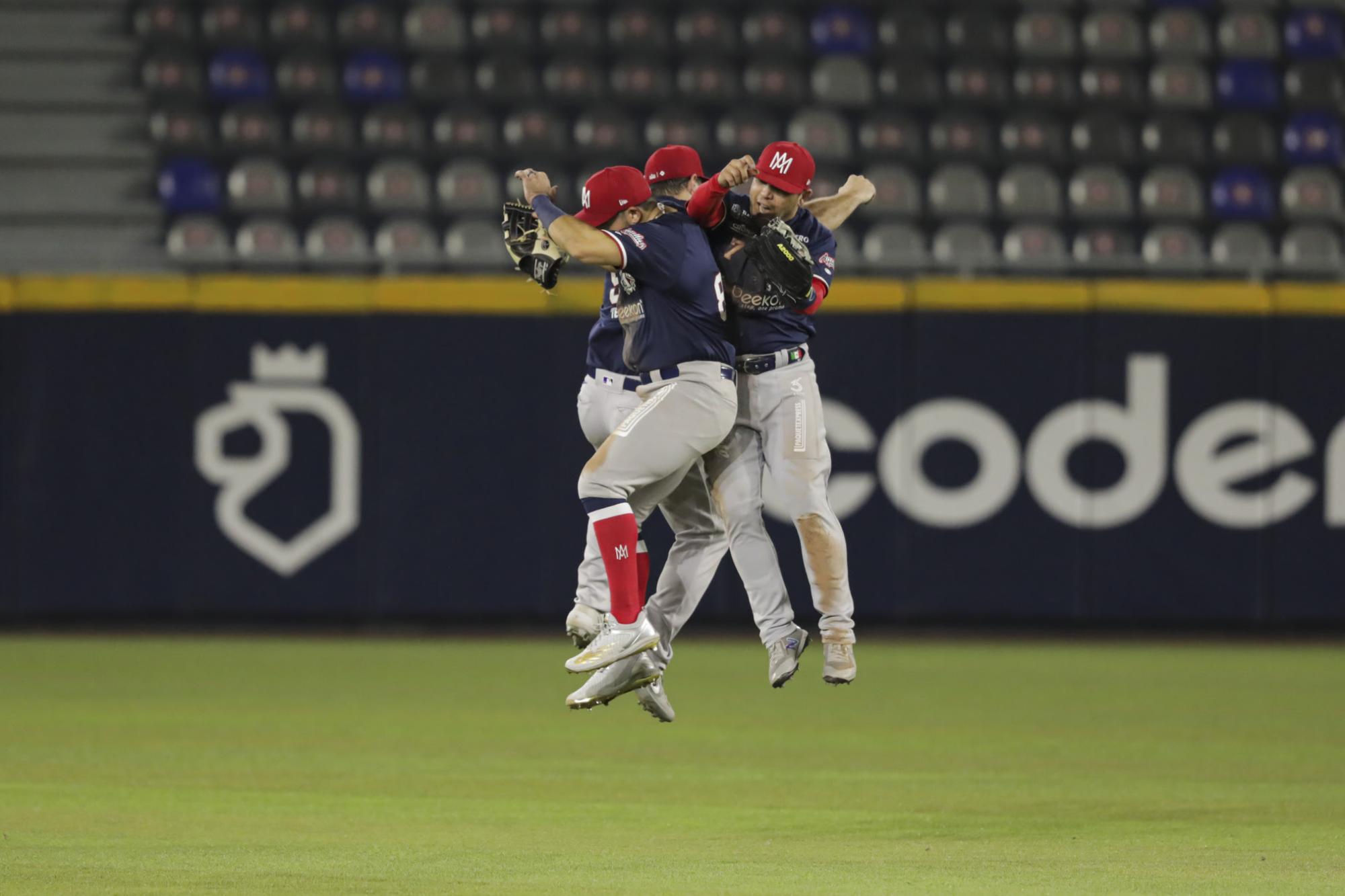 $!Dramática reacción de Águilas de Mexicali para derrotar a Sultanes de Monterrey