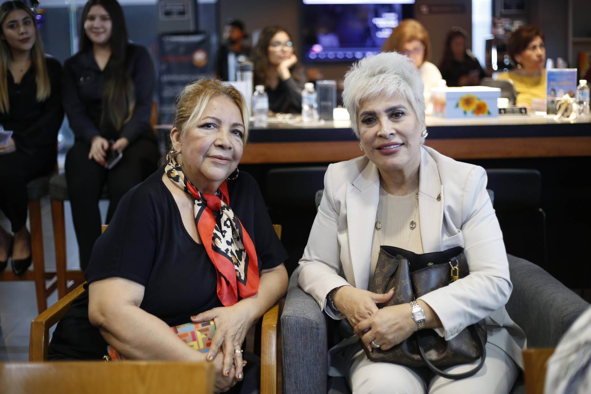 $!Elda de Palacios y Guadalupe Zavala.