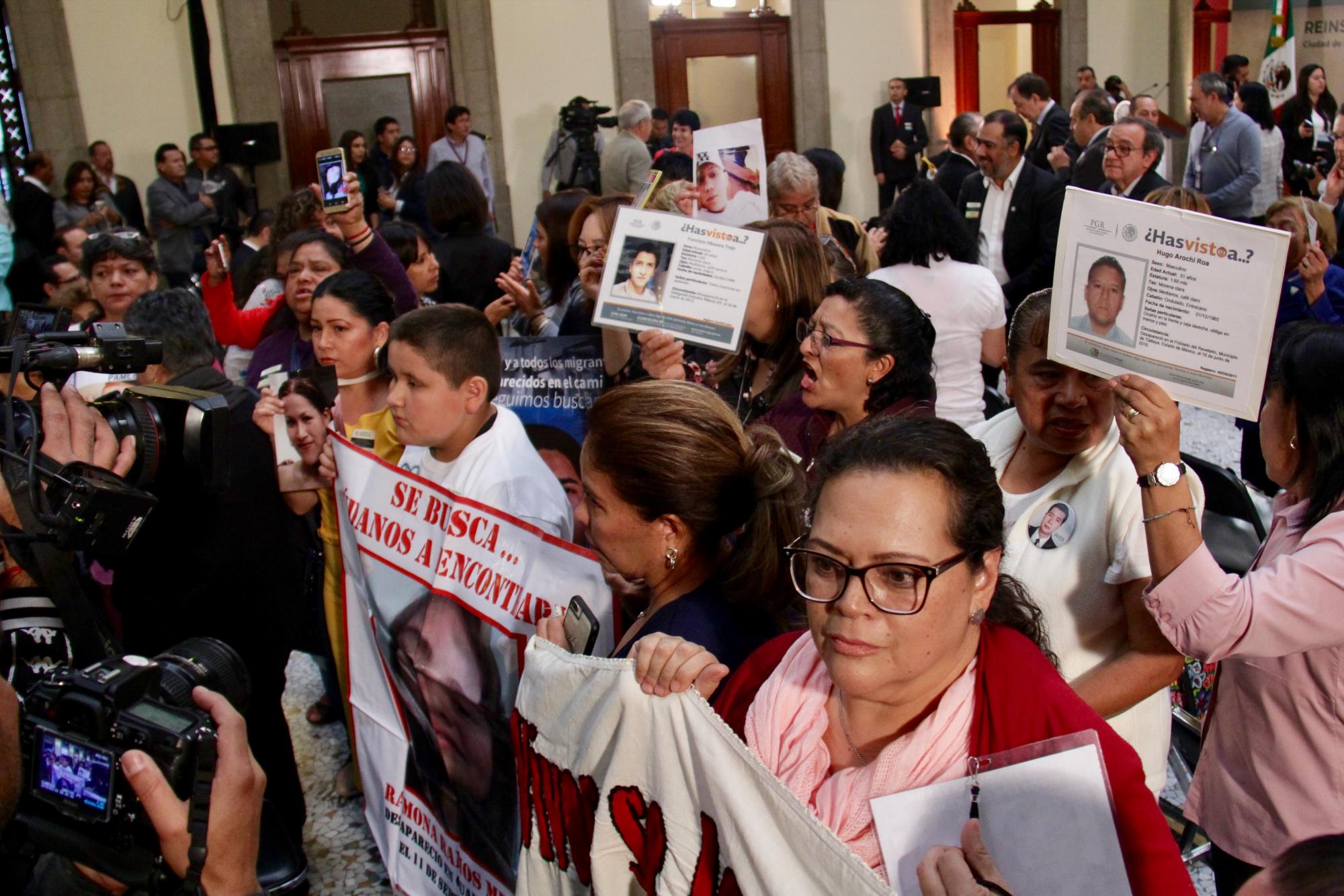 $!En marzo de 2019, familiares de desaparecidos acudieron a la instalación del Sistema Nacional de Búsqueda de Personas.