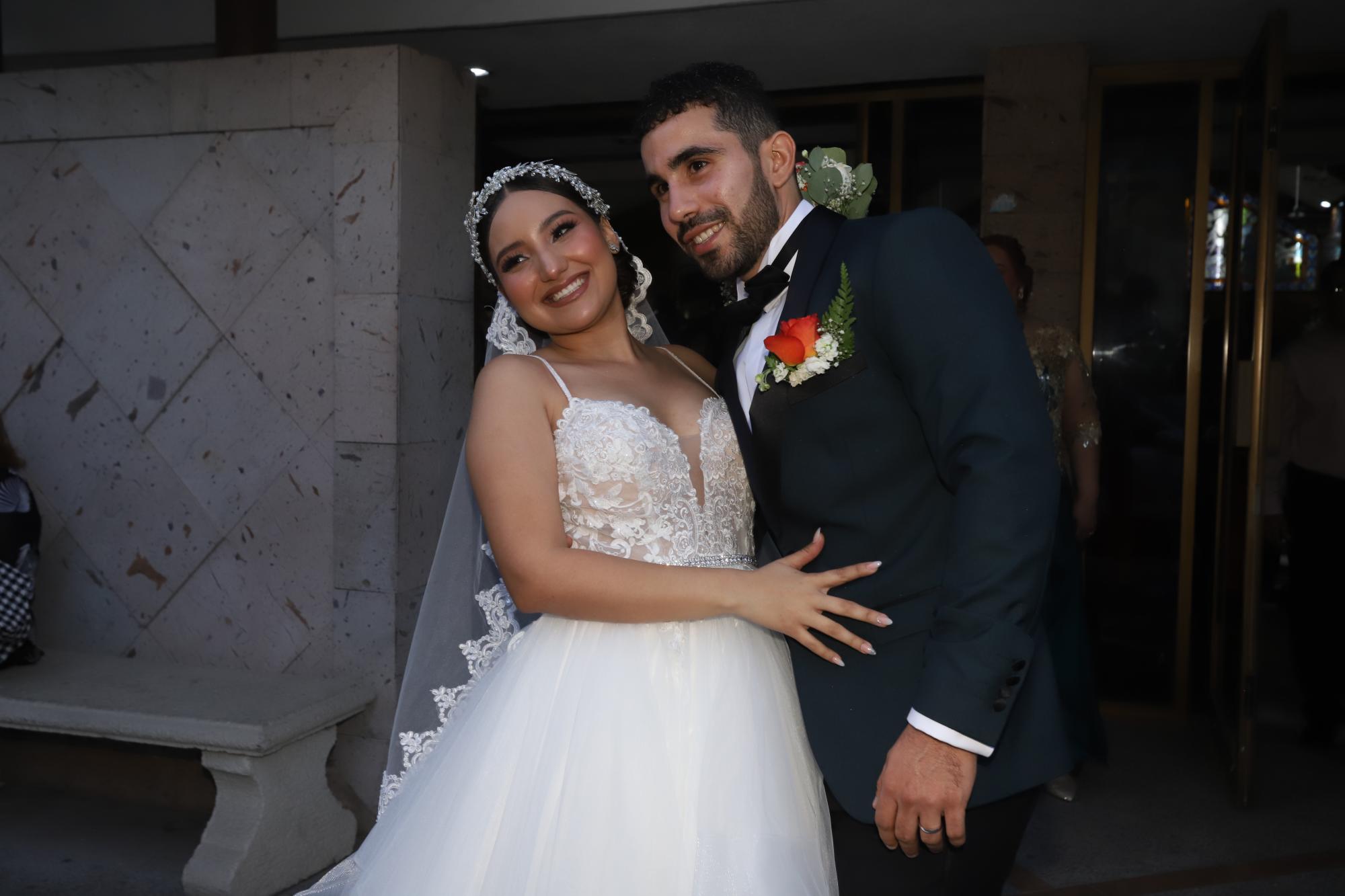 $!Los novios, a la salida del recinto sagrado.