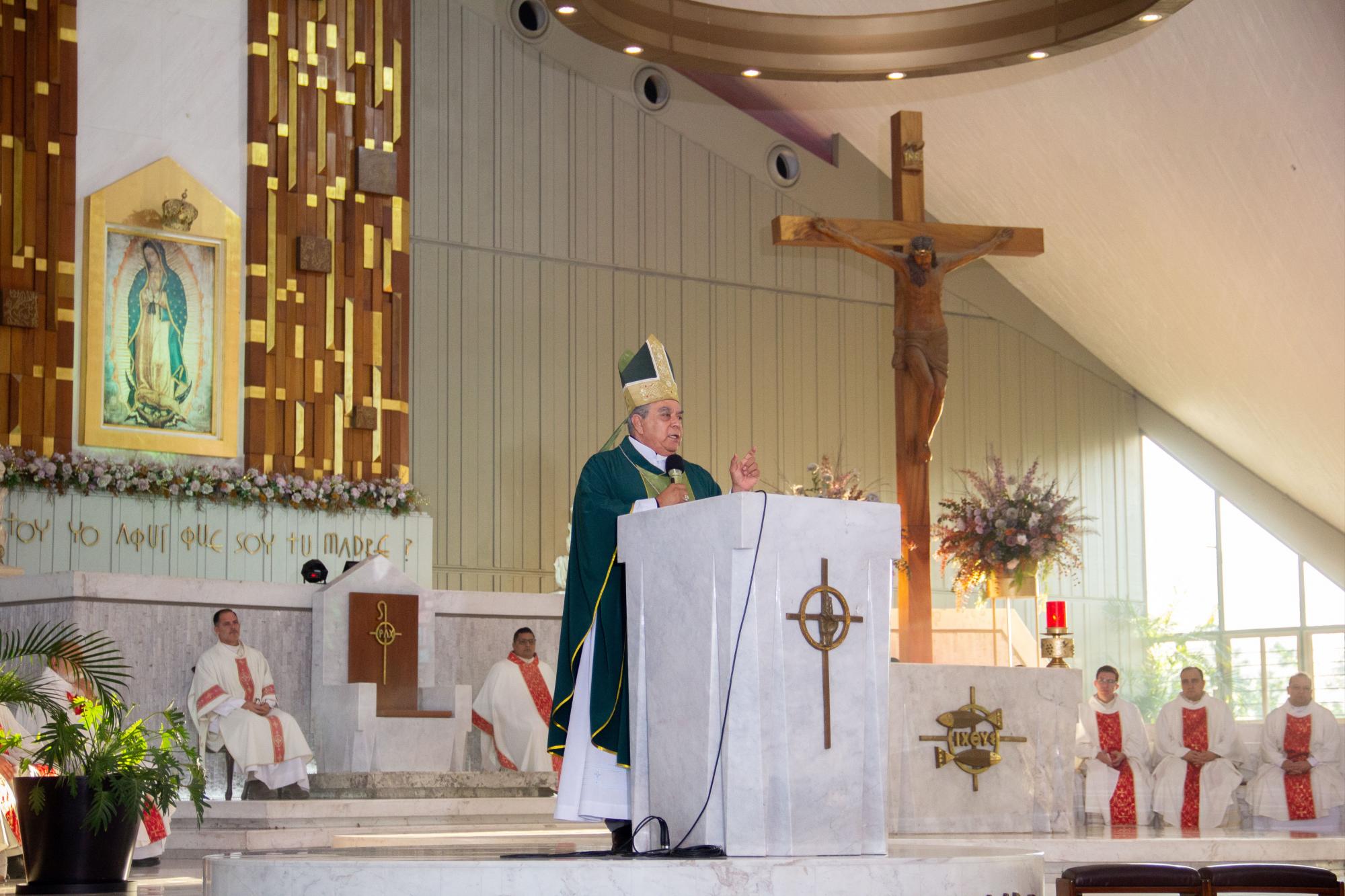 $!Obispo Don Jesús José Herrera Quiñónez ofició la misa de acción de gracias.