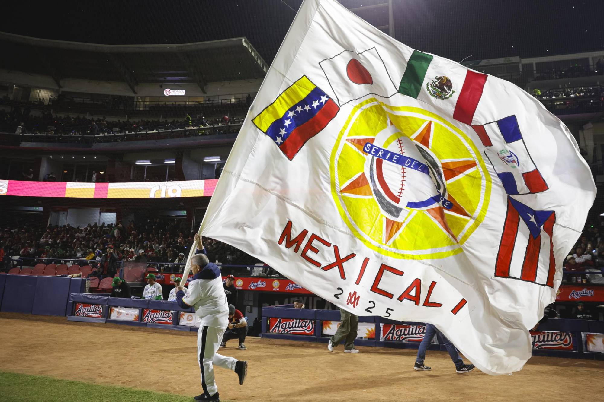 $!Homenaje a Fernando Valenzuela en la inauguración de la Serie del Caribe 2025