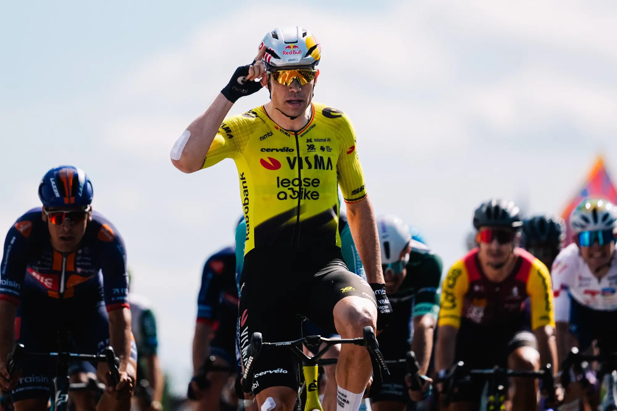 $!Isaac del Toro supera sin contratiempos la quinta etapa; Van Aert se impone al sprint en el Tour Auvergne Rhône-Alpes