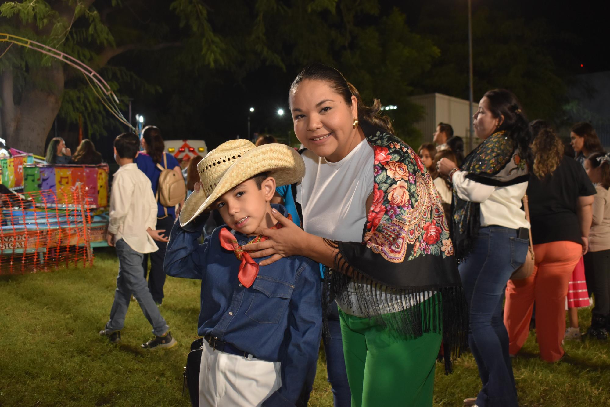 $!Karina Flores con el pequeño Carlos Daniel.
