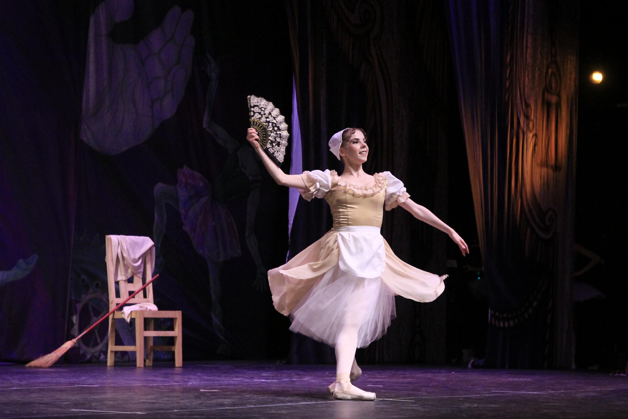 $!El Ballet Internacional de Varna llevó a la escena La Cenicienta.