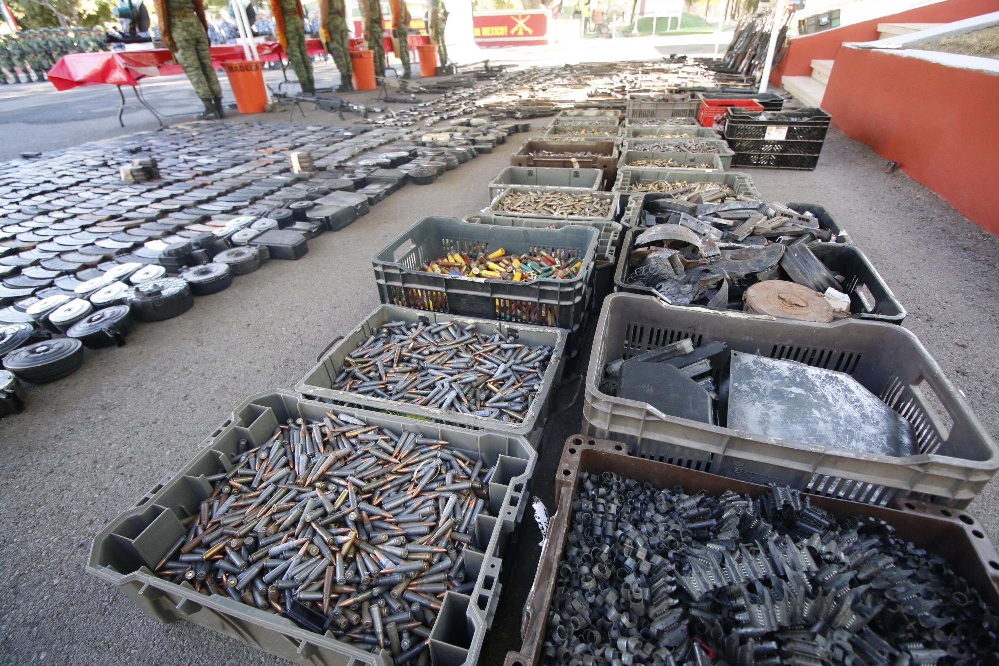 $![Evento en la novena zona militar de destrucción de armas y cartuchos]