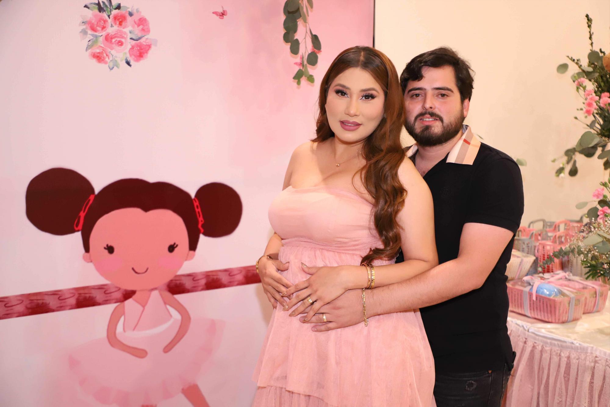 $!Miriam Beltrán Murillo y Abelardo Lizárraga ya tienen en sus brazos a la pequeña Isabella.