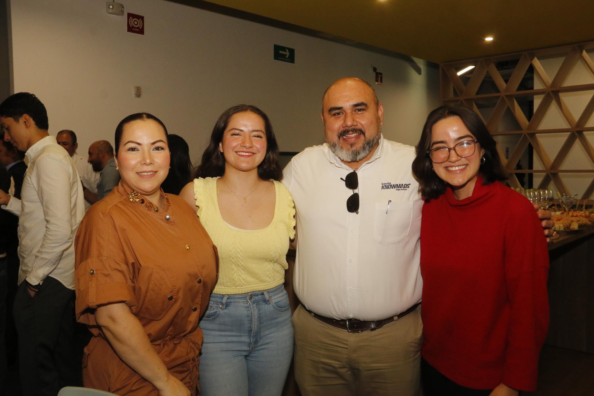 $!Beatriz Martínez, Ariadna Cinco, Milton Angulo y Andrea Cinco.