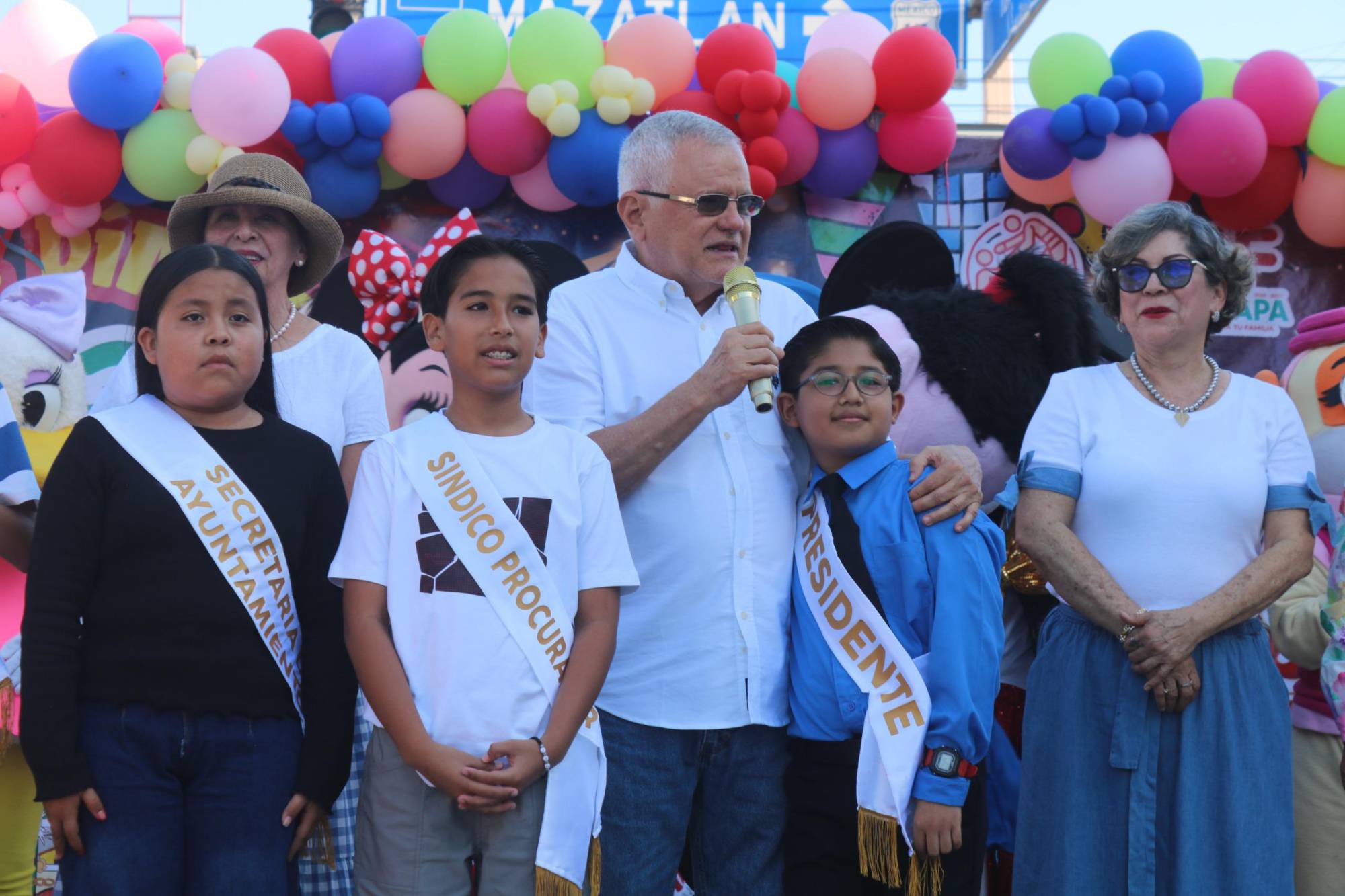$!Celebran a niños en Escuinapa con actividades y show de botargas