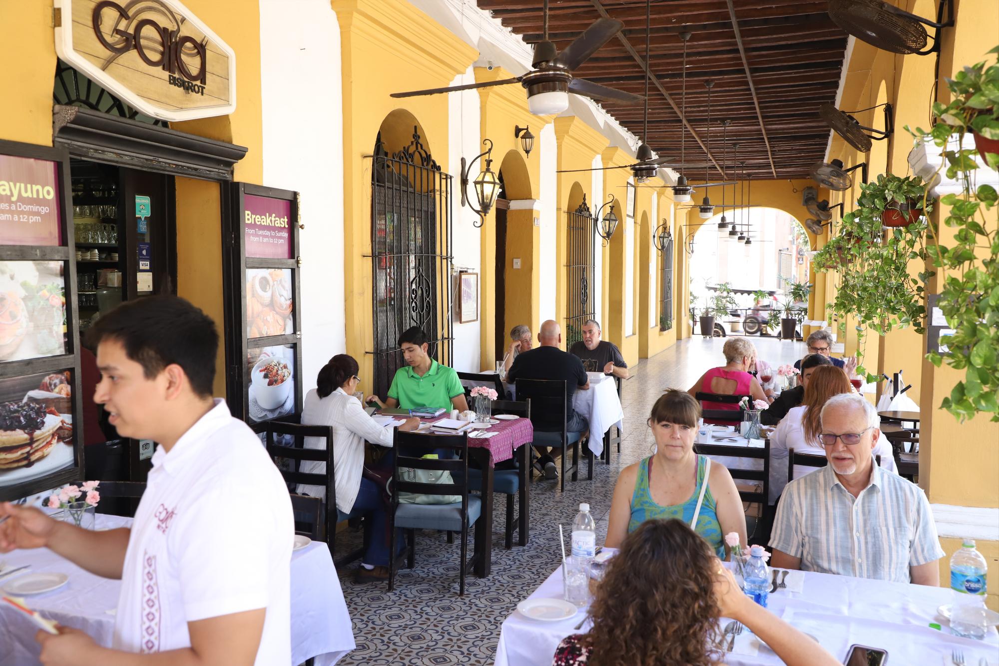 $!Atención de primera calidad y excelente menú ofrece el restaurante ubicado a los alrededores de la Plazuela Machado.