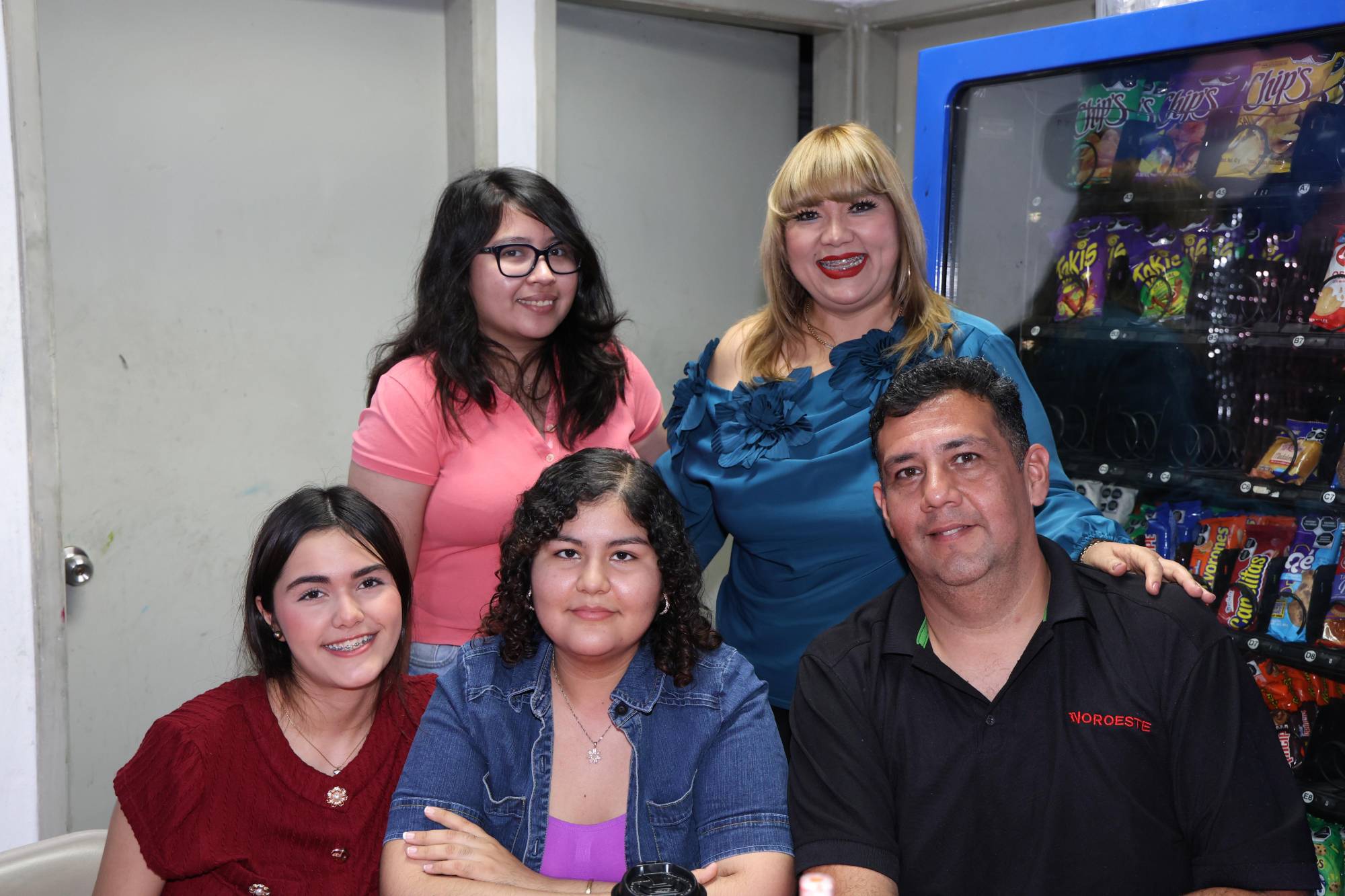 $!Vivian Renee Rodríguez, Eloisa Morales, Jazmín Meza, Estefany López y Gregori Sauceda.