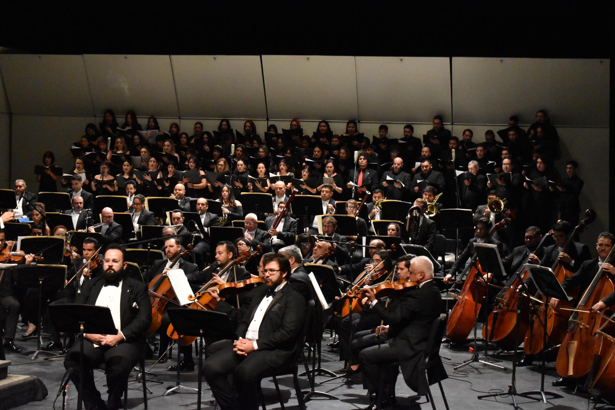 $!La Orquesta Sinfónica Sinaloa de las Artes la integran más de 60 músicos.