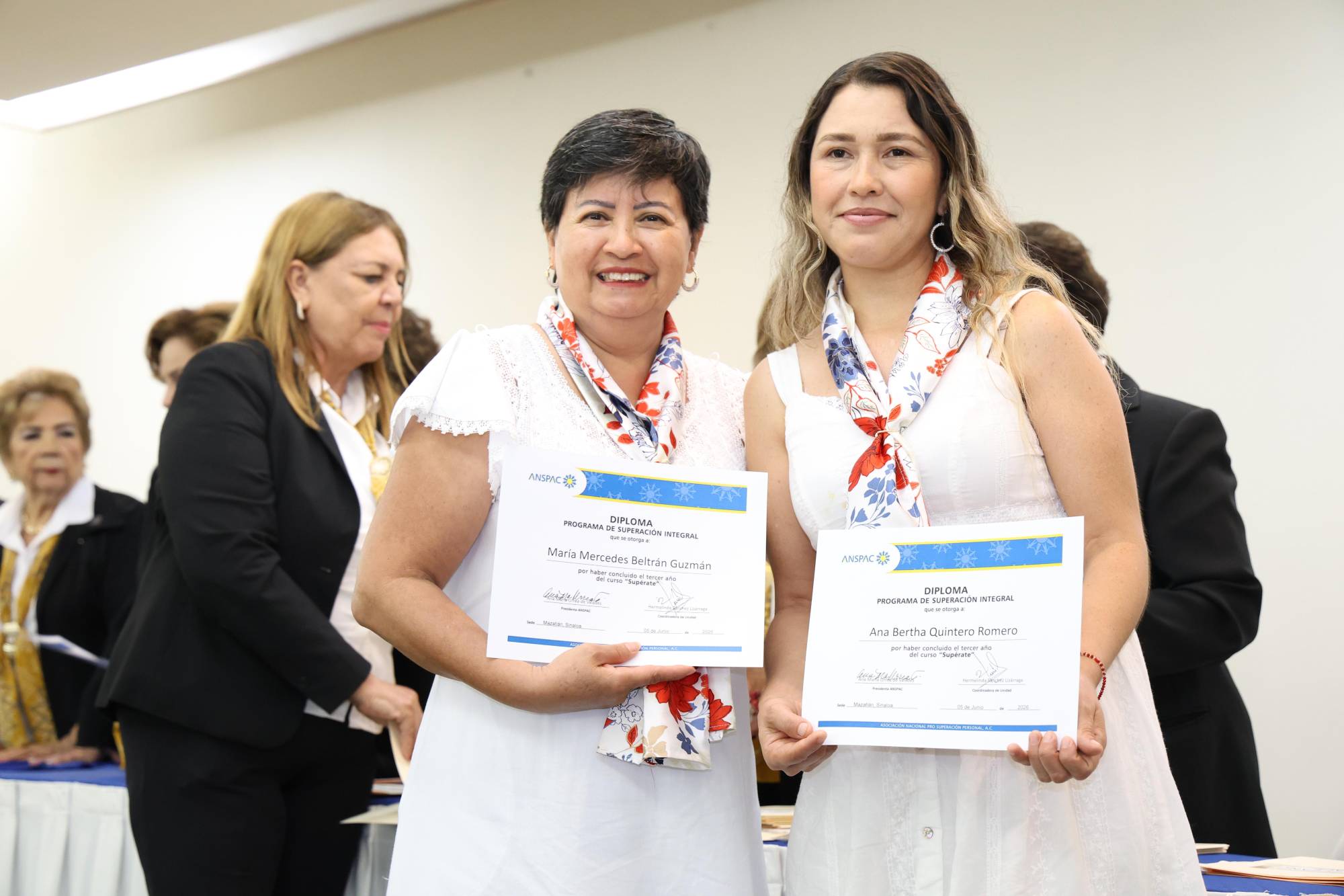 $!María Mercedes Beltrán y Ana Bertha Quintero de la Unidad Oficina.