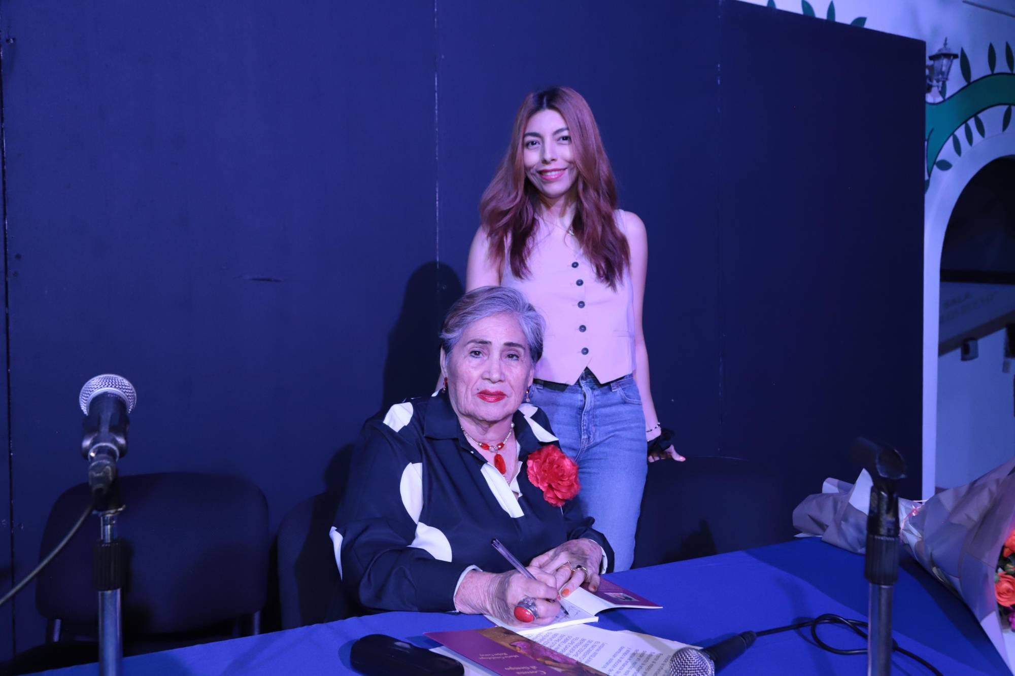 $!María Guadalupe en compañía de Regina Brito.