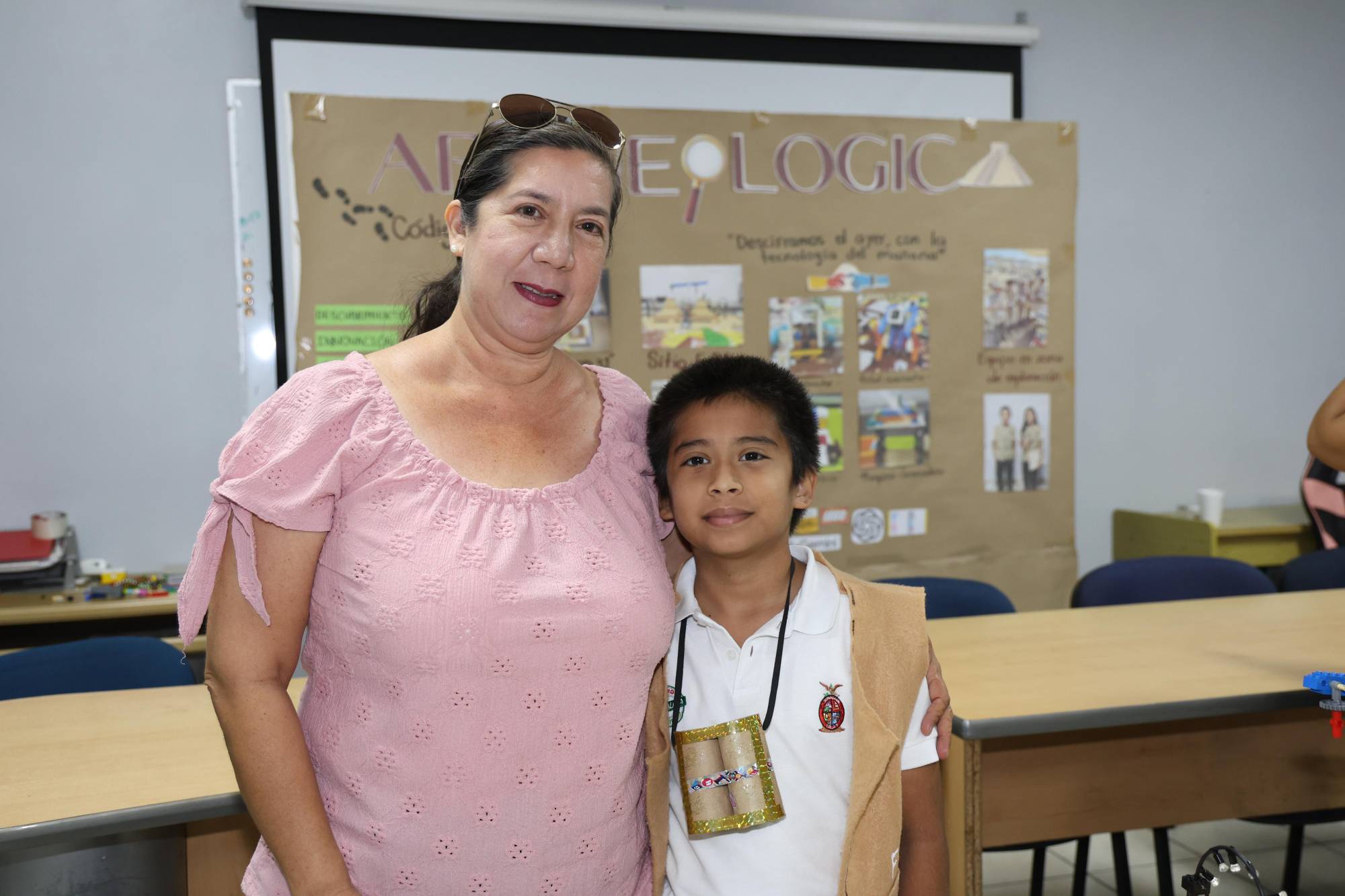 $!Teresita de Jesús Shion Bernal con su hijo Rogelio Alberto Jiménez Shaion.