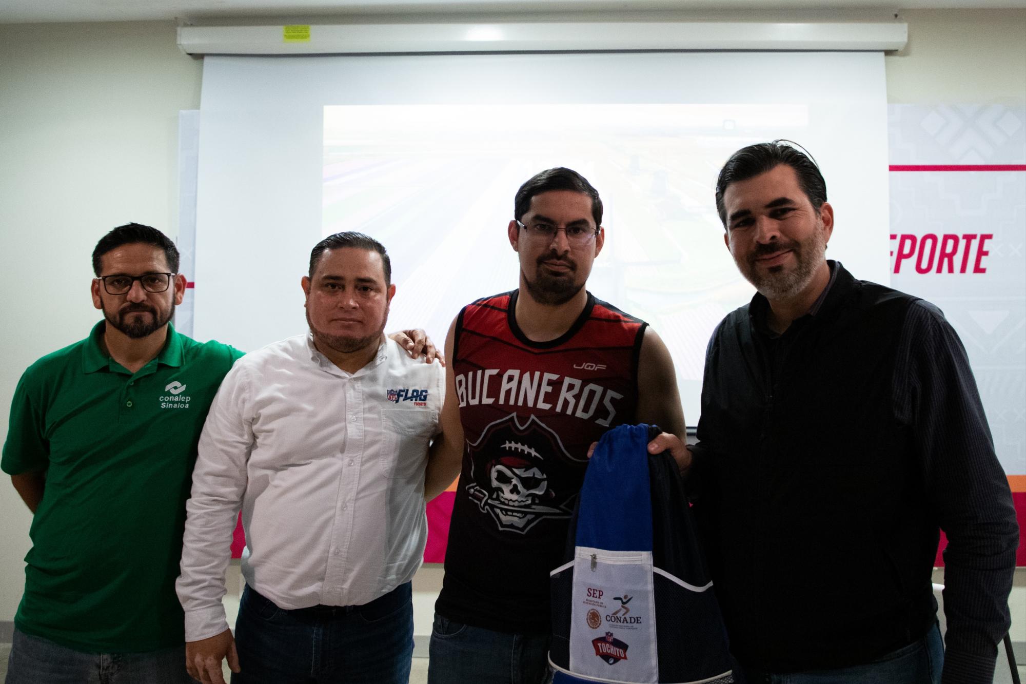 $!Capacitan a entrenadores de tochito en Culiacán