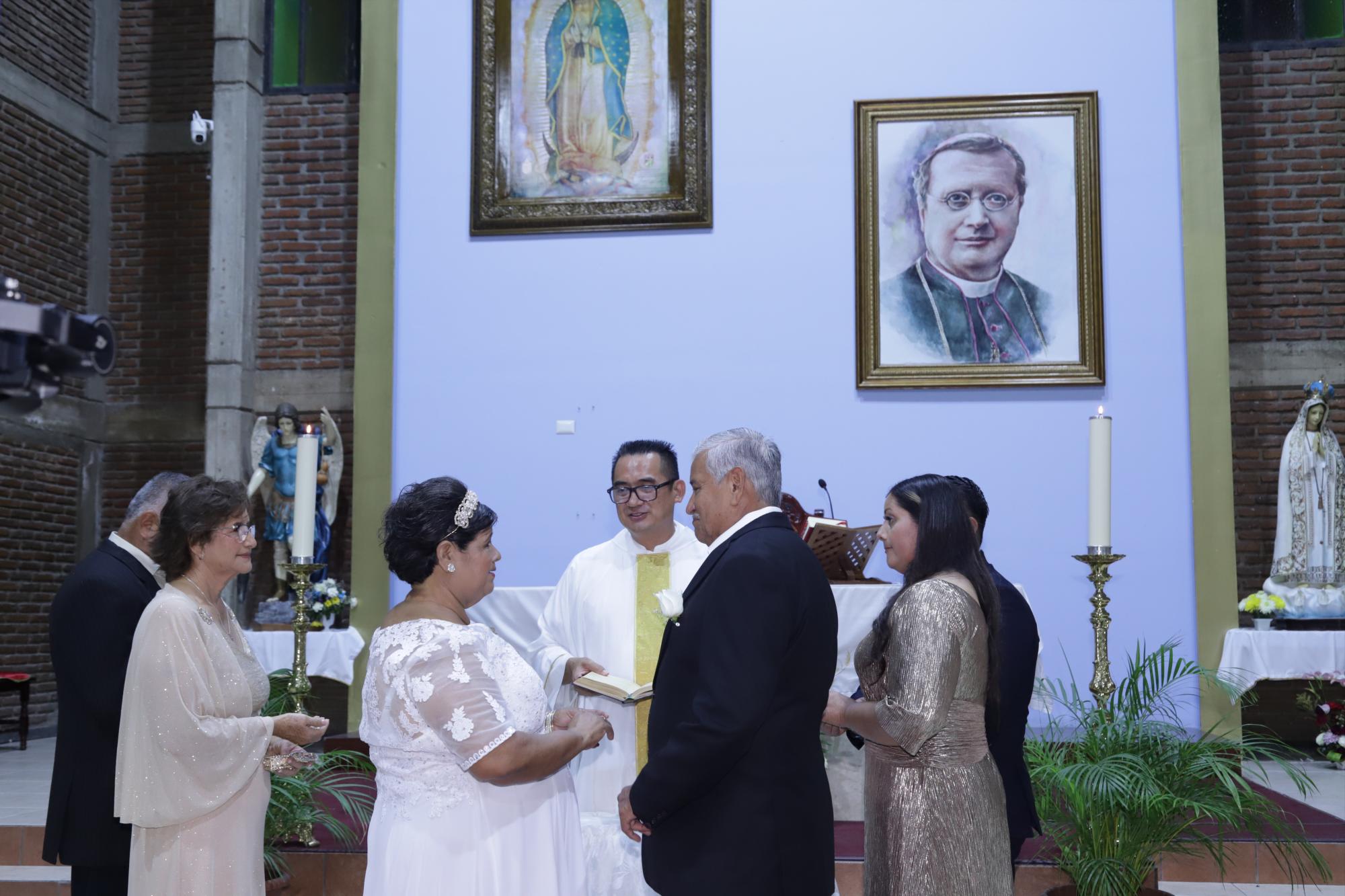 $!El Padre Ángel Mario Valdez Valenzuela ofició la misa.