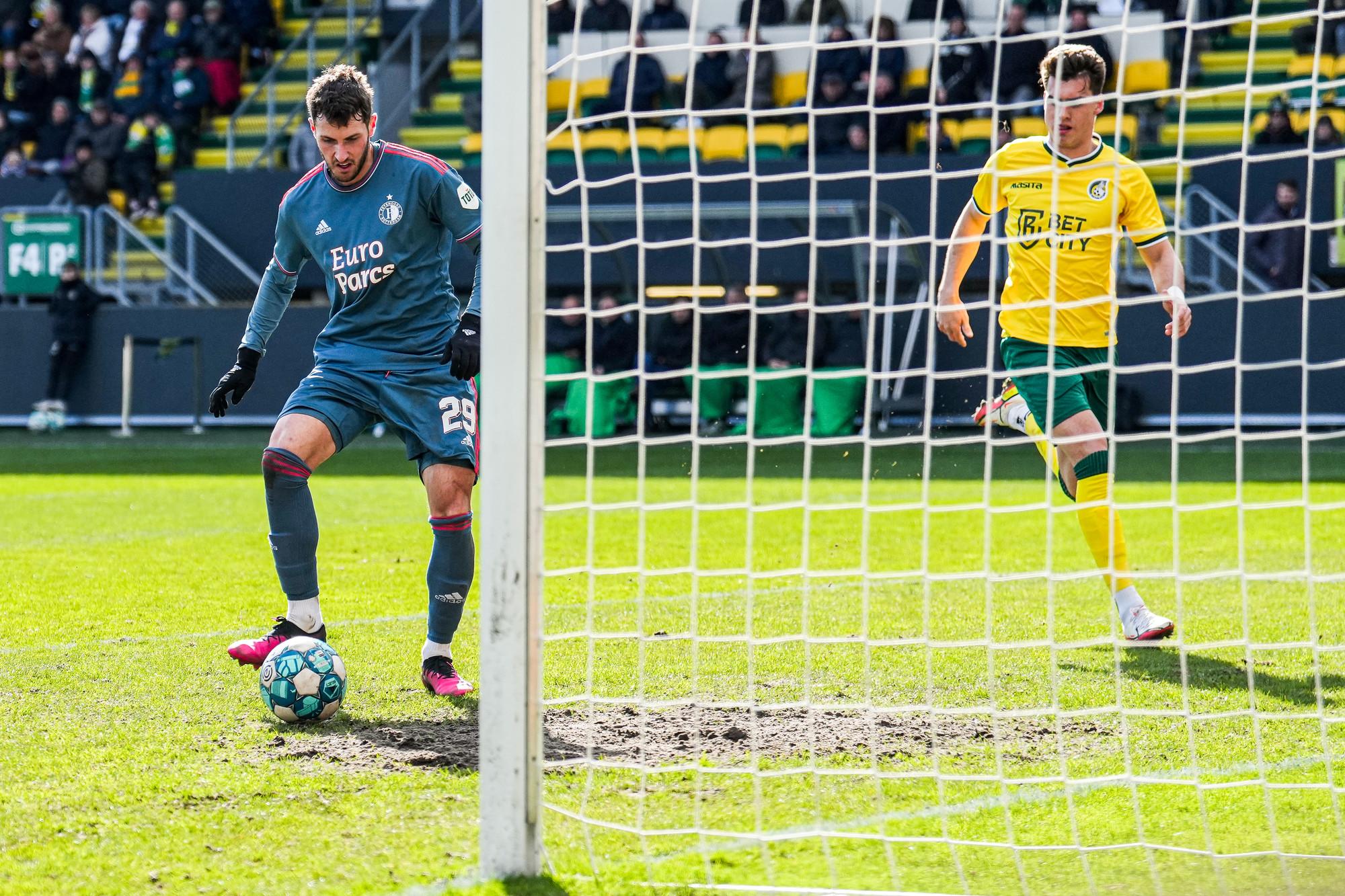 $!Santiago Giménez anota su sexto gol en la Eredivisie