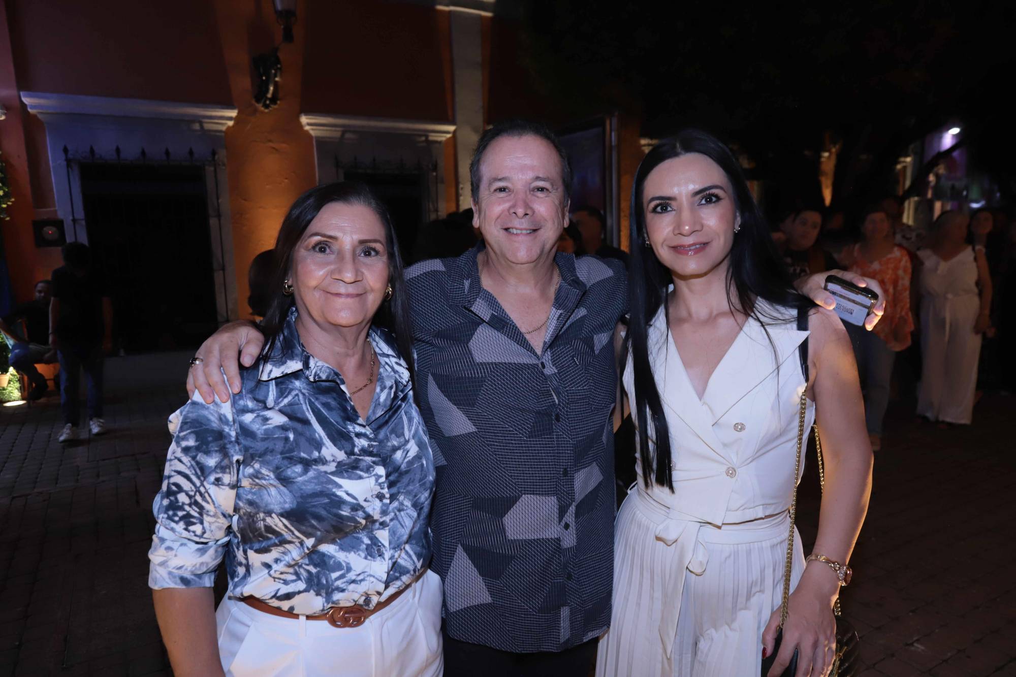 $!Rosa Amelia Loerin, Jaime Méndez y Xenia Scott.