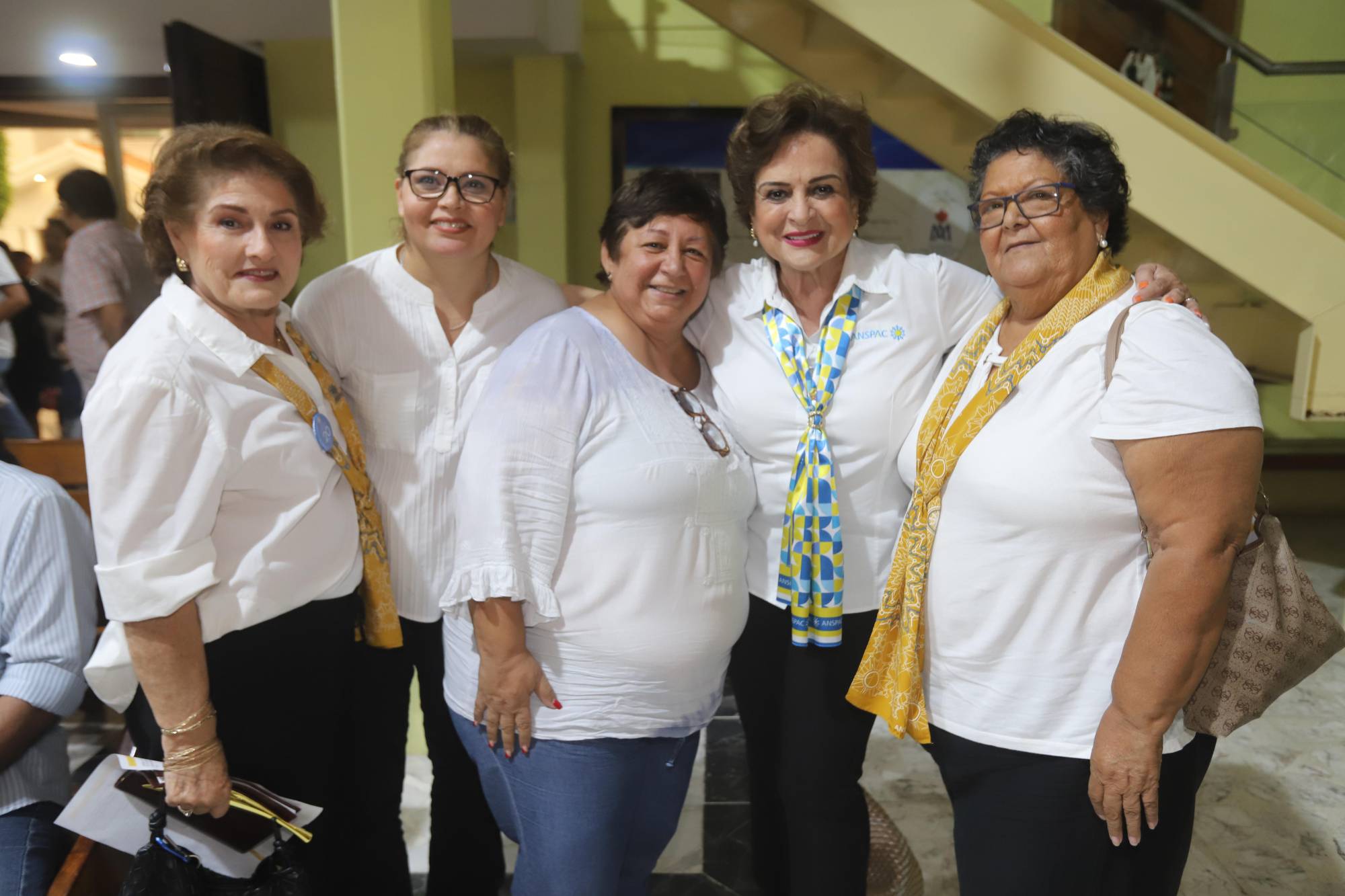 $!Coco Urrea de Valadés, Claudia Patrón, Norma López, Rayito Arias de Rodríguez y Luz del Carmen Gil.
