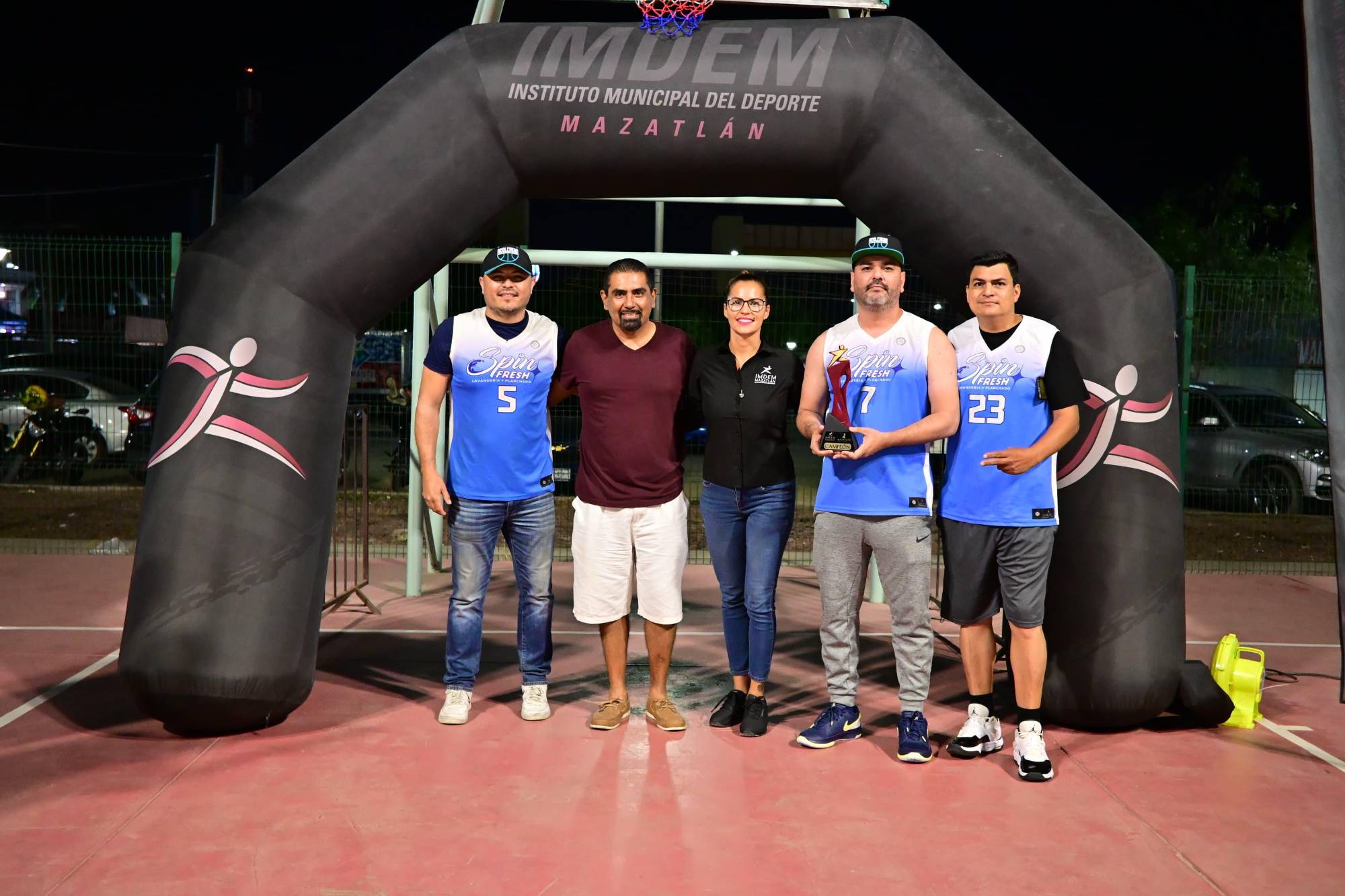 $!Premian a los mejores de la Liga de Baloncesto del Parque Lineal e inauguran una nueva edición