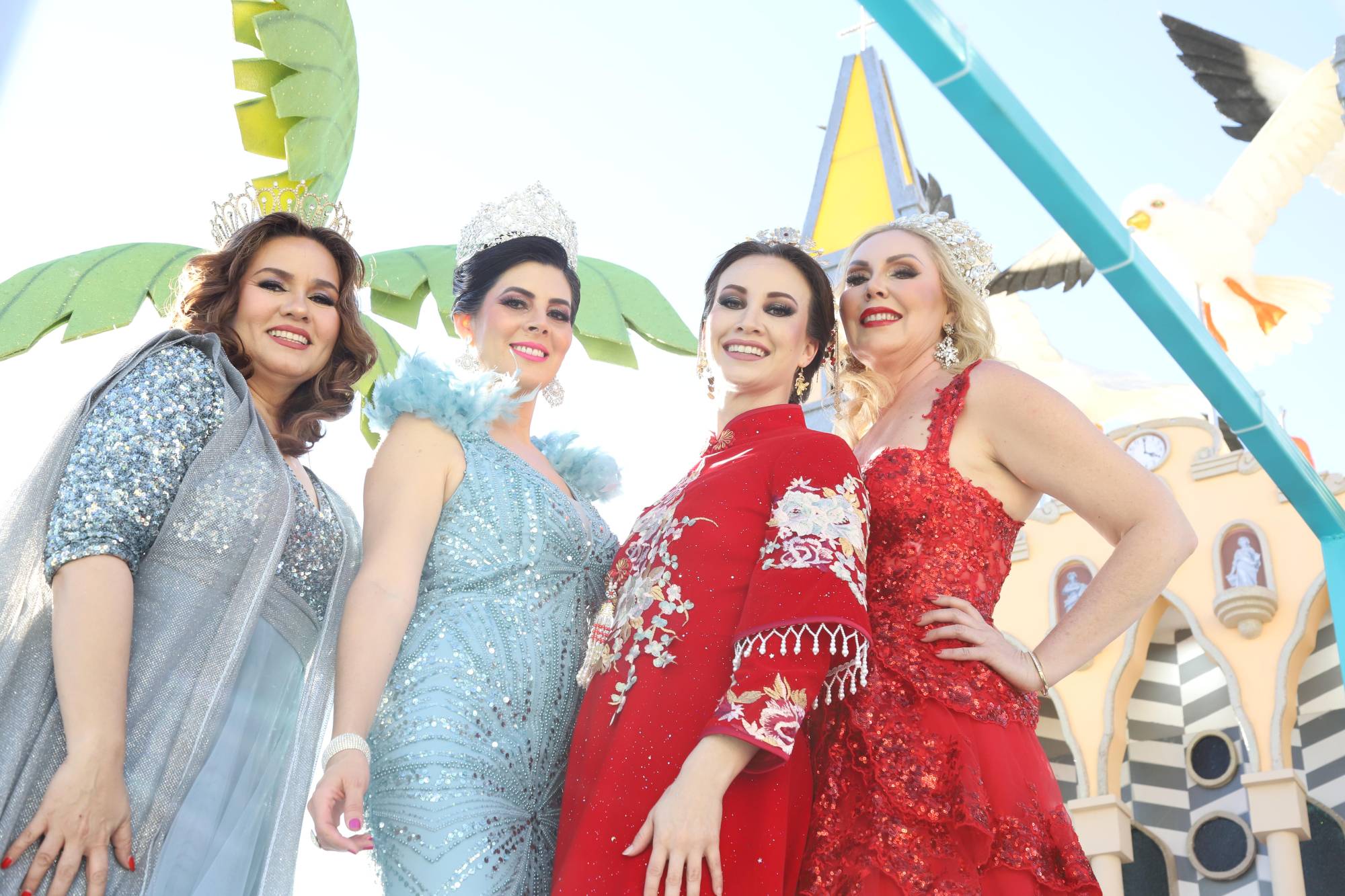 $!Kathya Morales, Reina de los Juegos Florales 1992; Alma Loaiza, Reina de los Juegos Florales 1998; Lai Hing Audelo Chío, Reina del Carnaval de 1999 y Tania Álvarez, Reina de los Juegos Florales de 1999.