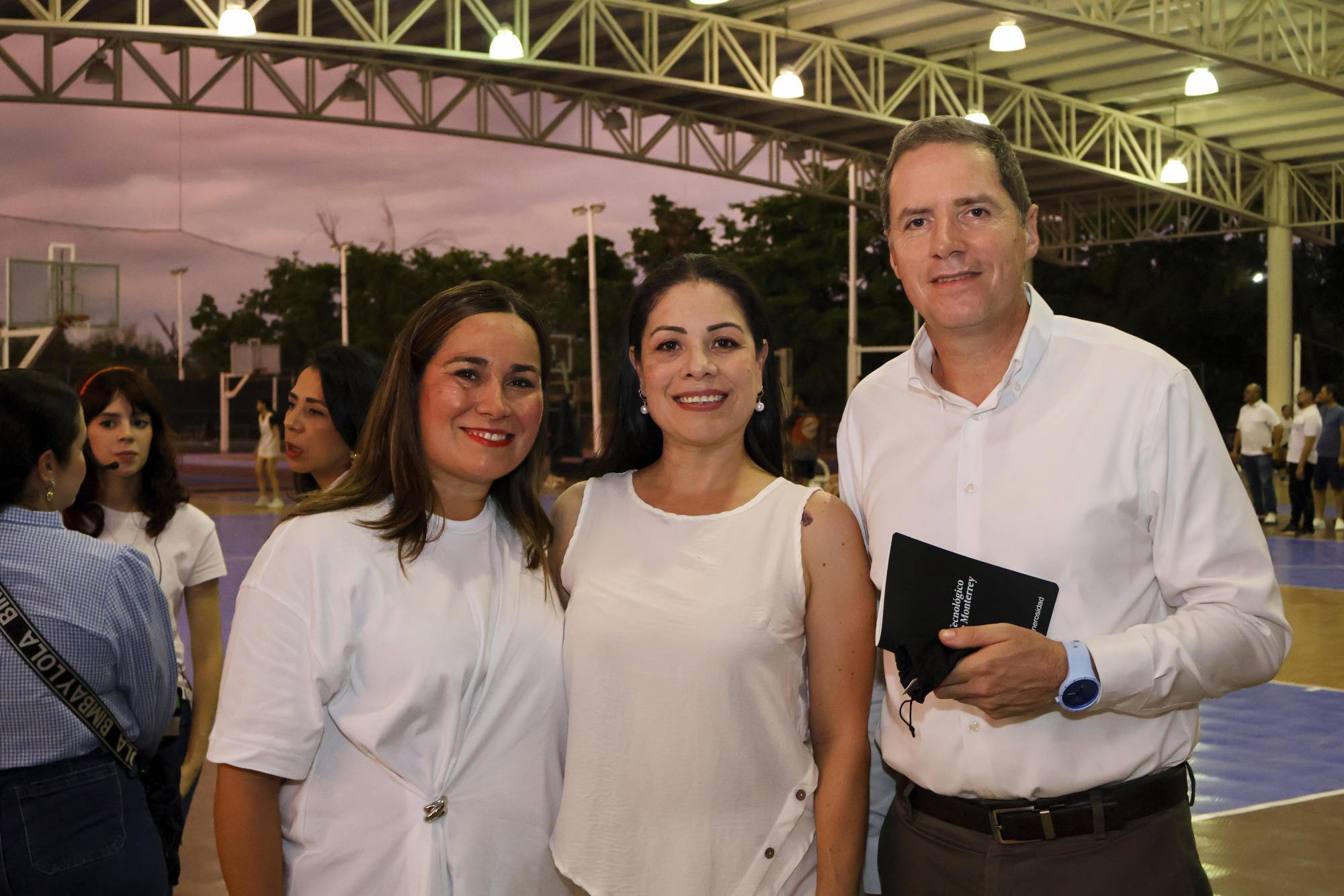 $!Ana Paola Mercado, líder de Escuela de la Paz; Tanya Ayala, directora de Arte y Cultura, y Richard Huett, director general del Tec de Monterrey Campus Sinaloa.