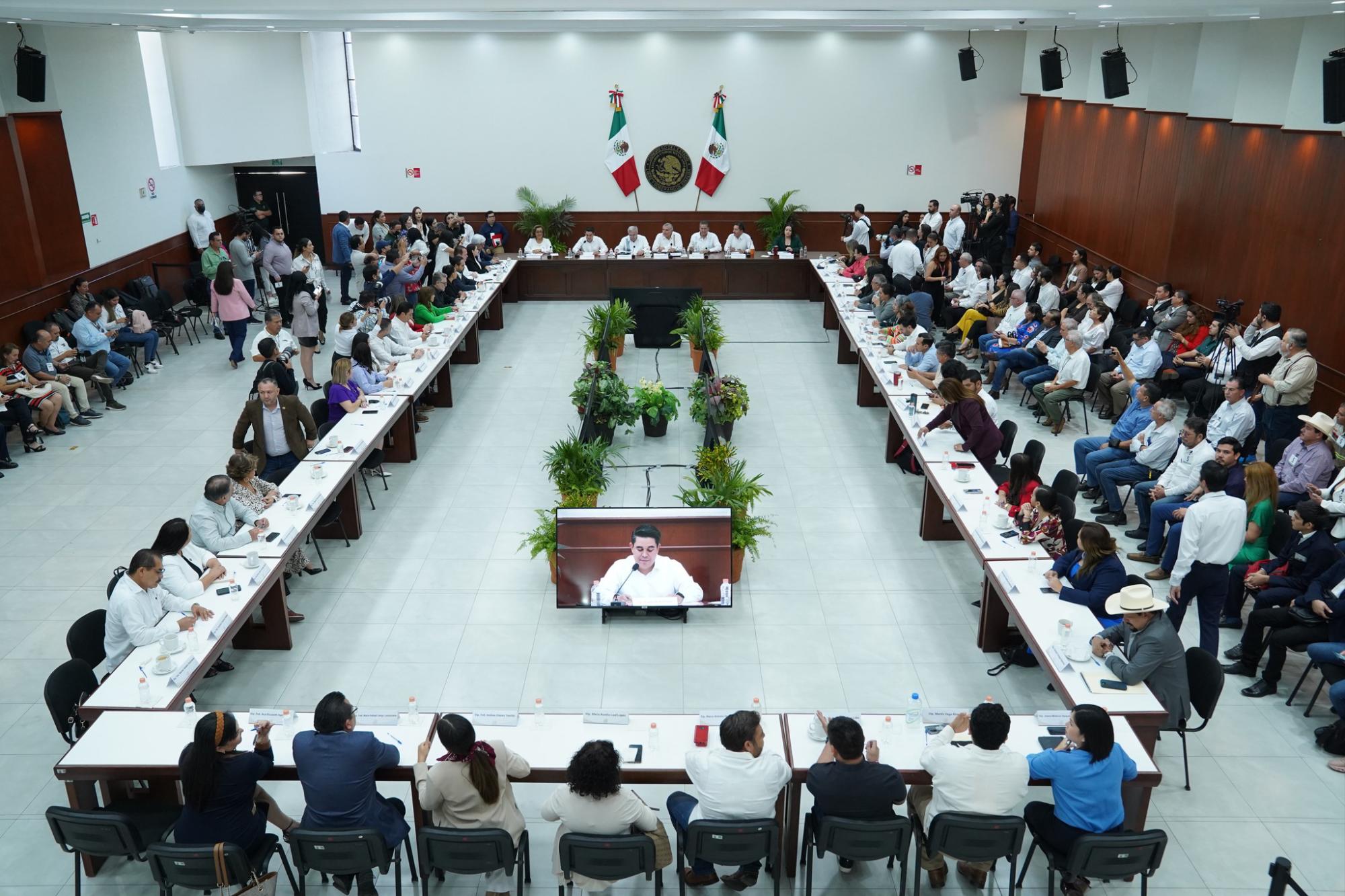 $!Diputados Adolfo Beltrán y Celia Jáuregui critican militarización; PRI, no mencionó una postura clara