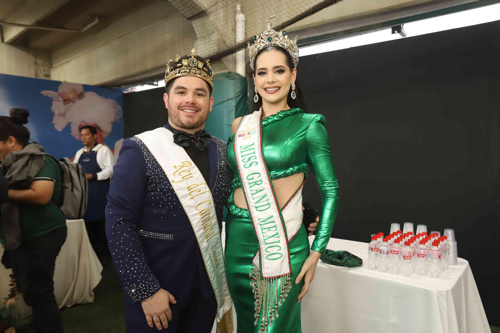 $!Víctor Quiroz, Rey de la Alegría 2023, junto a María Fernanda Beltrán, Miss Grand México 2023.