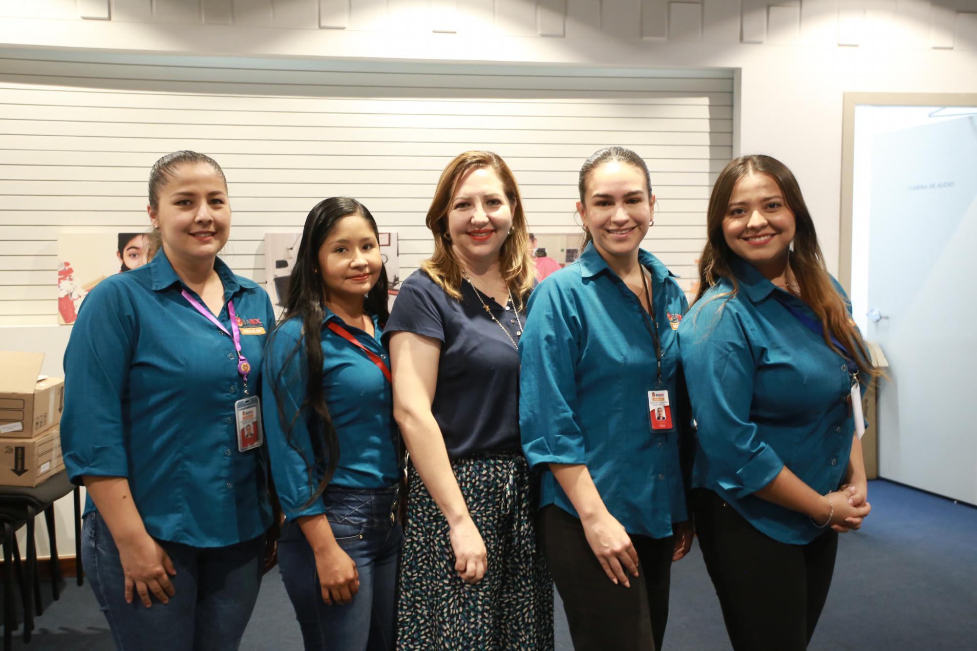 $!Dora Zataráin, Bianca Gómez, Ana Margarita Aceves, Ana Burgos y Cristina González, del Banco de Alimentos.