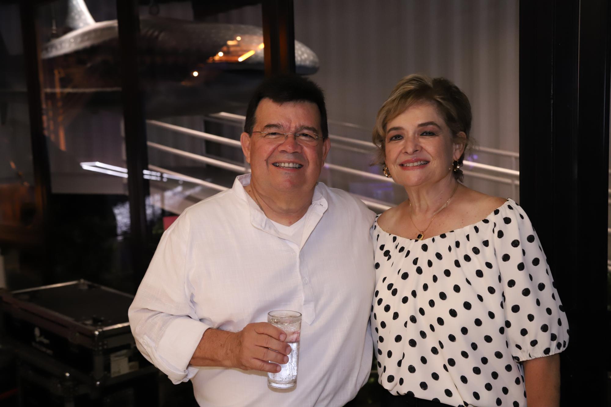 $!Humberto y Cristina Llausás de Barros.