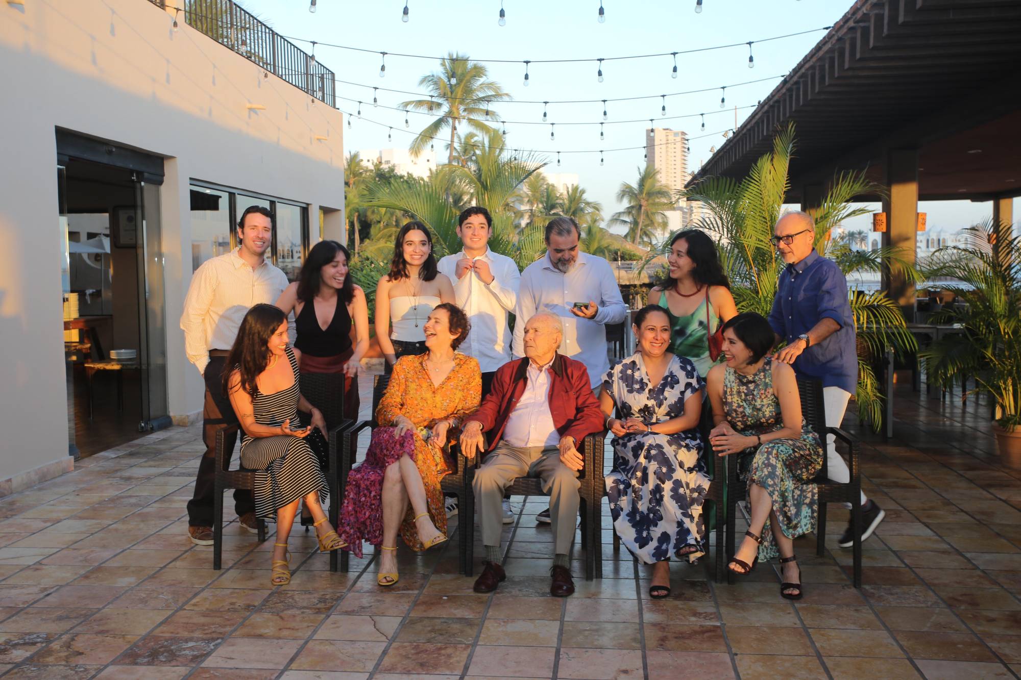 $!Entre sonrisas y buenos deseos transcurrió el festejo en honor a Mario López Milán.