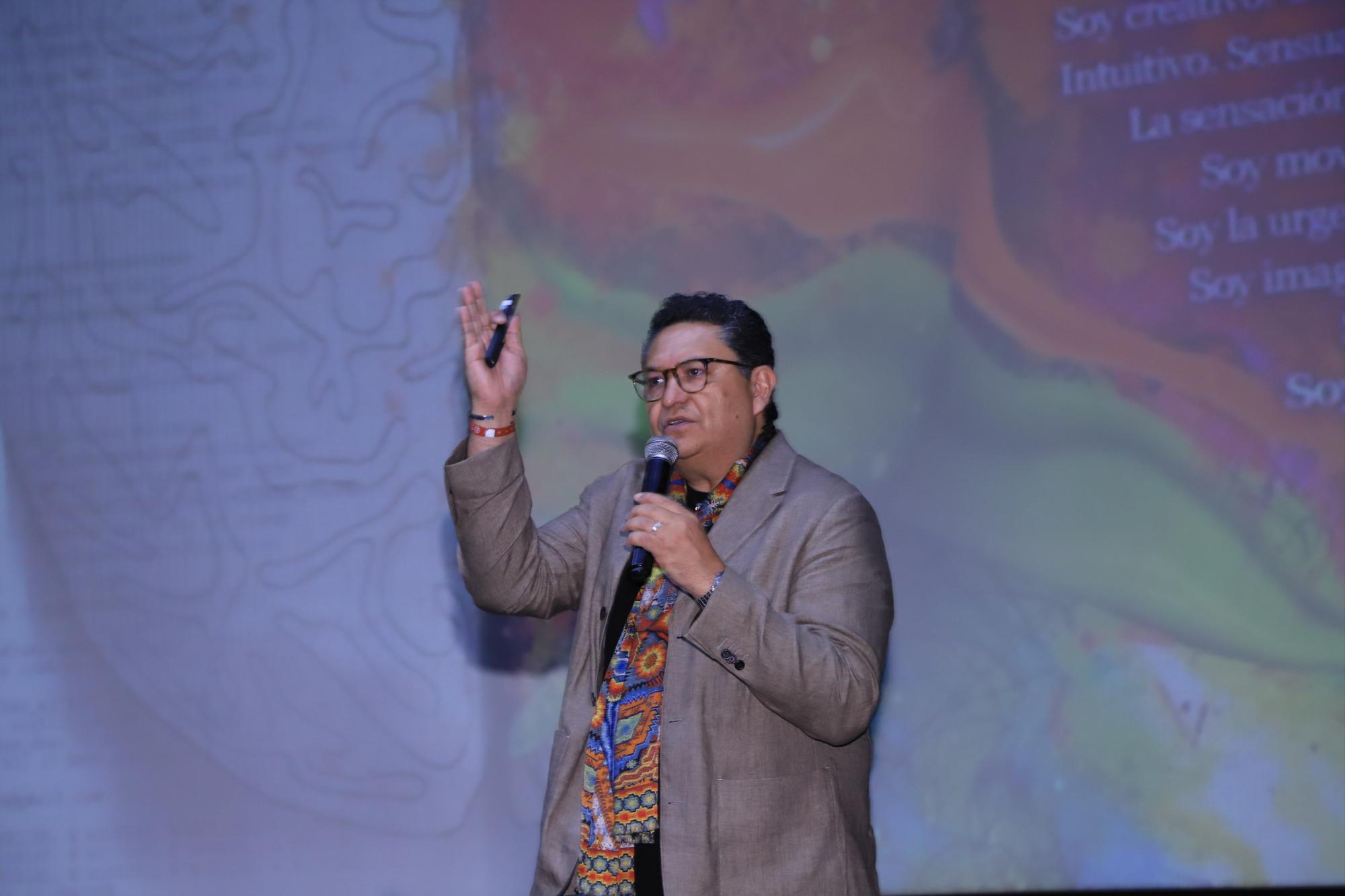 $!El psicólogo Miguel Ángel Arciquec imparte la charla “Inteligencia emocional” a colaboradores de El Cid.