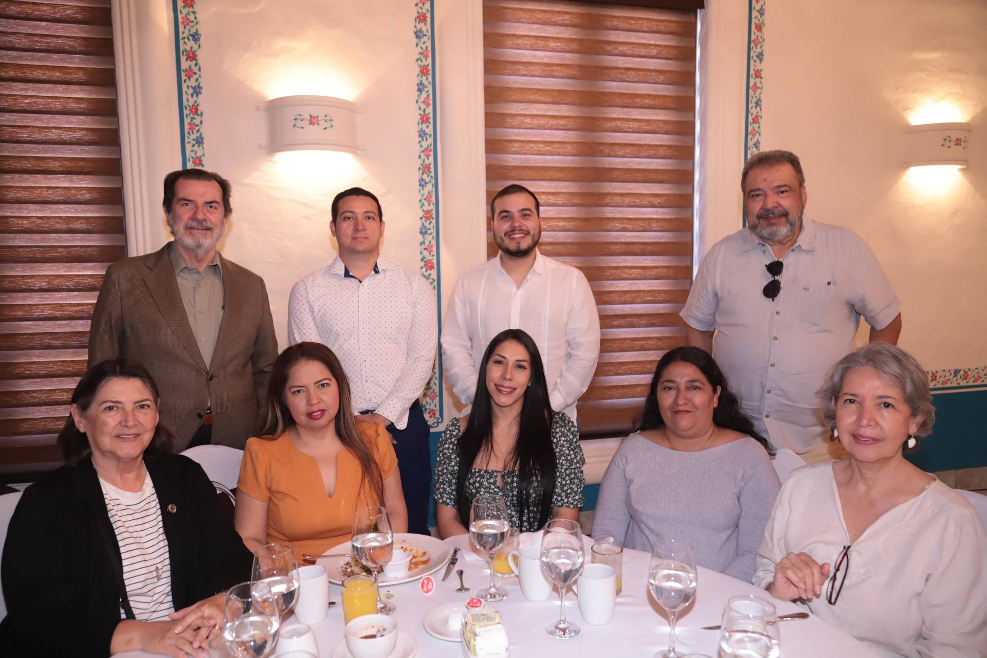$!Rodolfo Kelly, Aldo Vega, Vicente Picos, Isidro Peinado, Bessy Collard, Elva Ibarra, Esther Romo, Rosa Delgado y Blanca Villanueva.