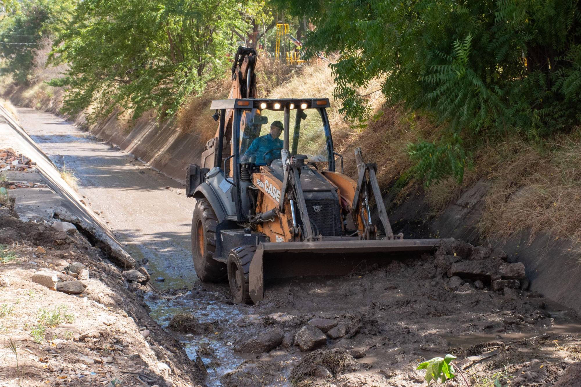 $!Mantiene Gobierno de Culiacán programa de limpieza y desazolve de arroyos pluviales activo