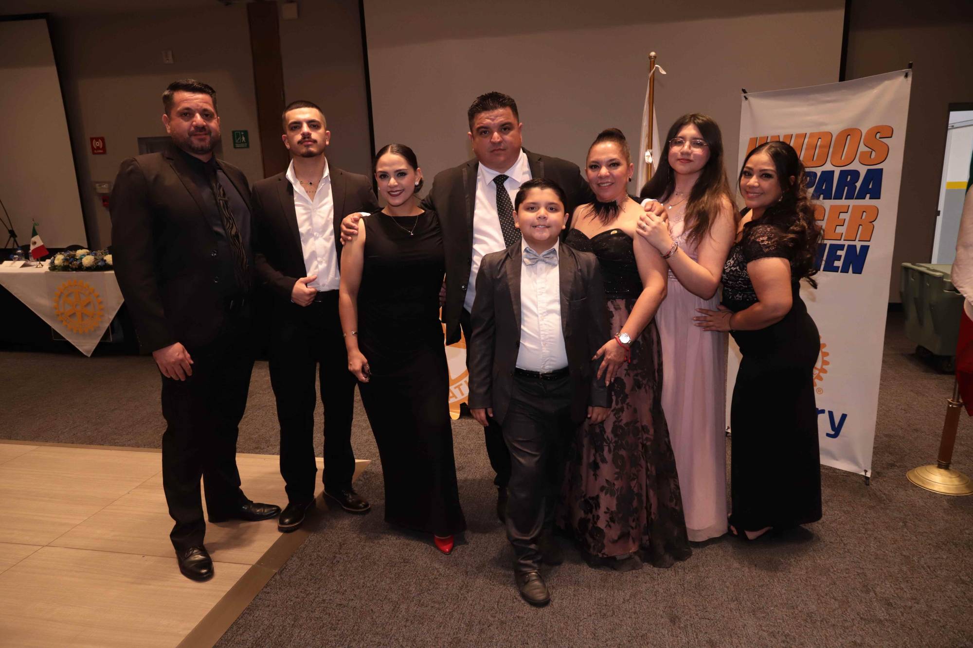 $!Manuel Salvador Rivas entre sus familiares.