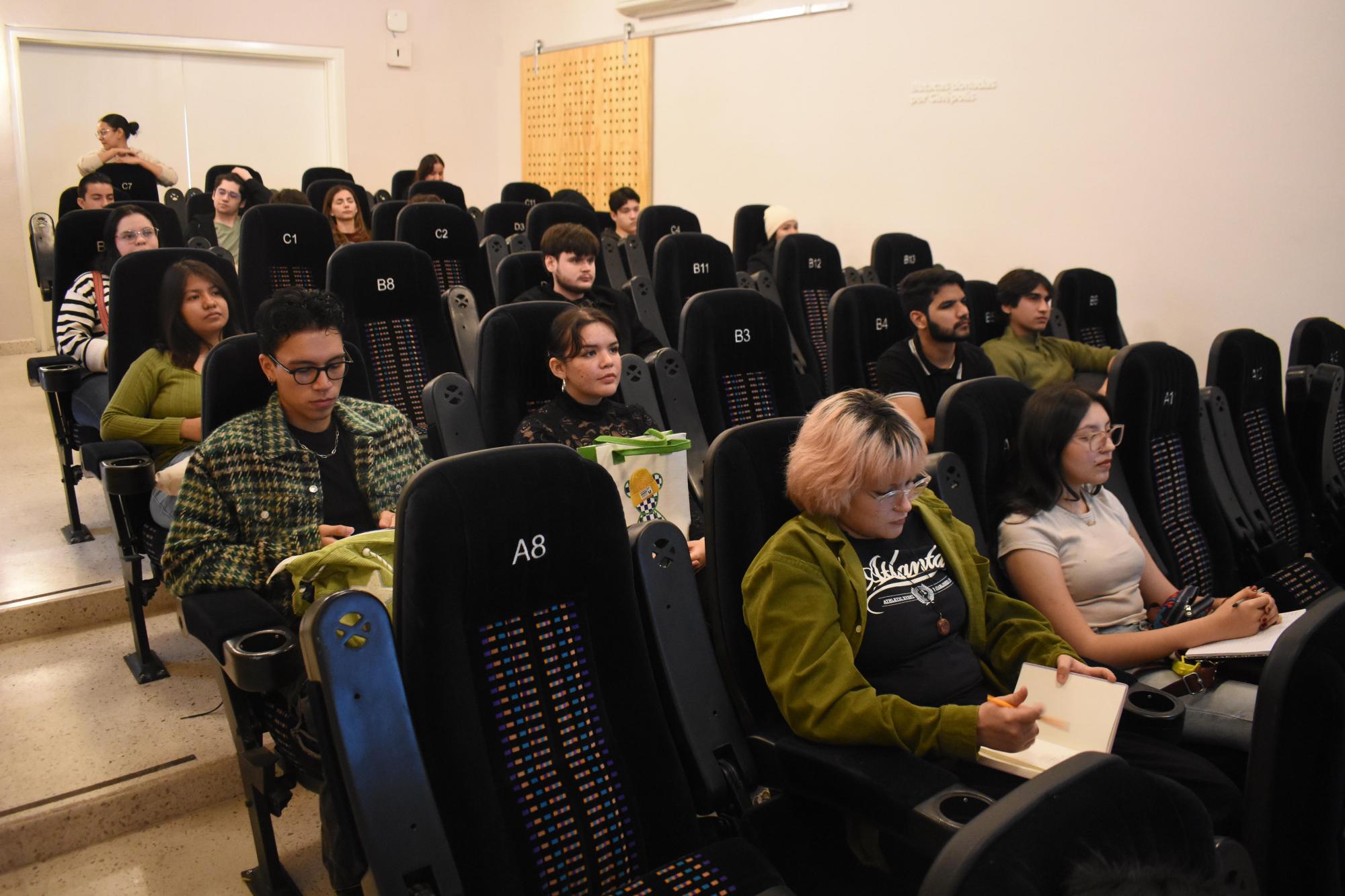 $!La charla fue dirigida a jóvenes