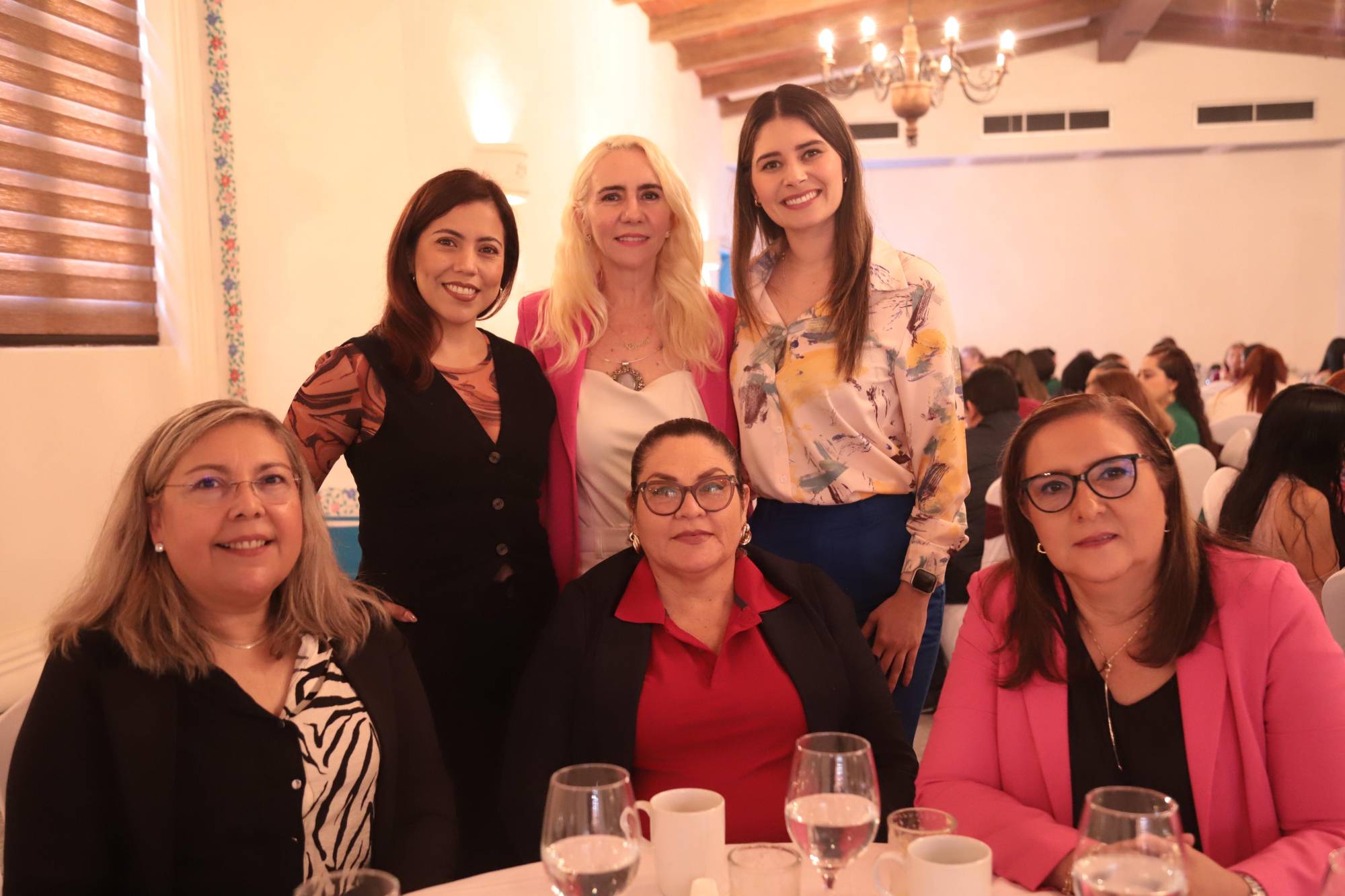 $!Alejandra Cebreros, Carmen Espinoza, Kenya Fernández, Reyna Rodríguez, Ana Luisa Soto y Conchita Santana.