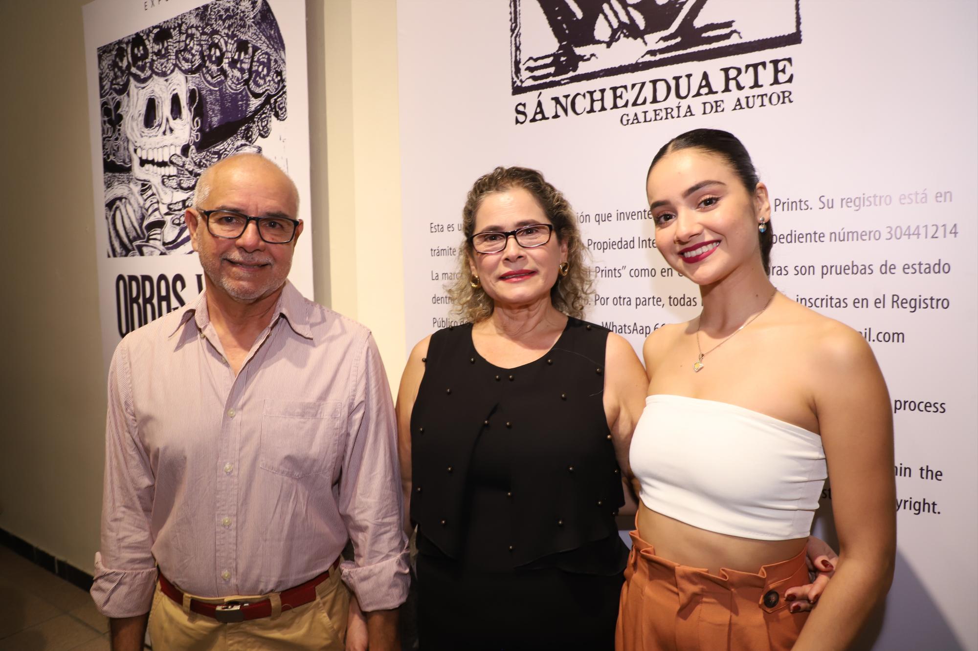 $!José Manuel Osuna, Mariana Pérez y Carolina Osuna.