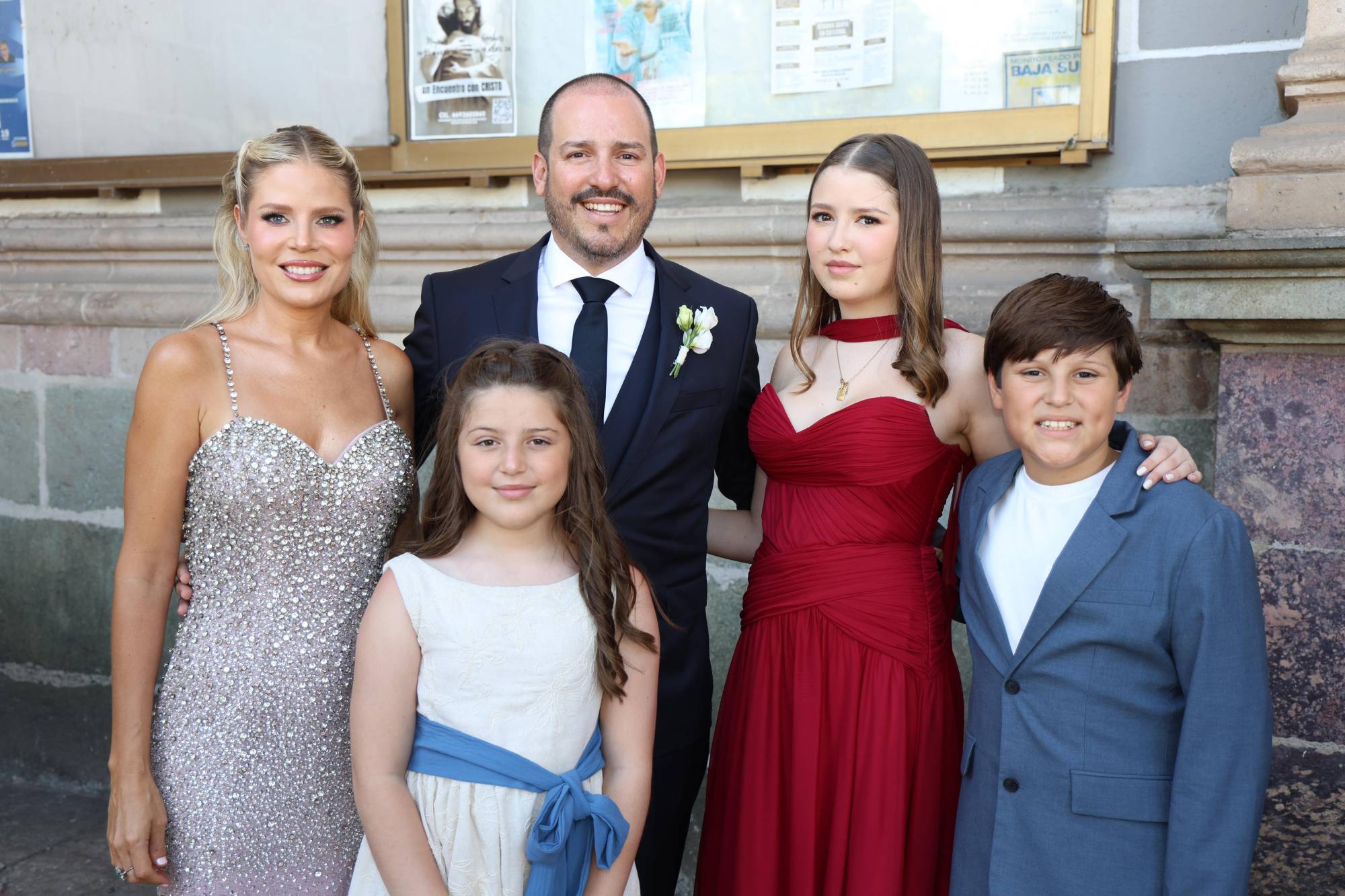 $!Natalia y Ricardo Velarde y sus hijos Natalia Sofía, Ricardo y María Paula.