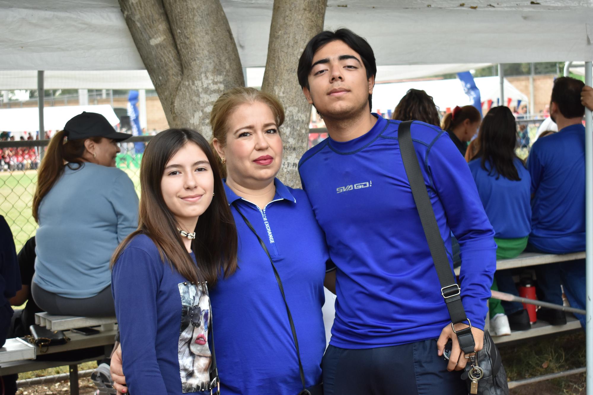 $!Paulina Hernández, Claudia Cabanillas y Gael Hernández.