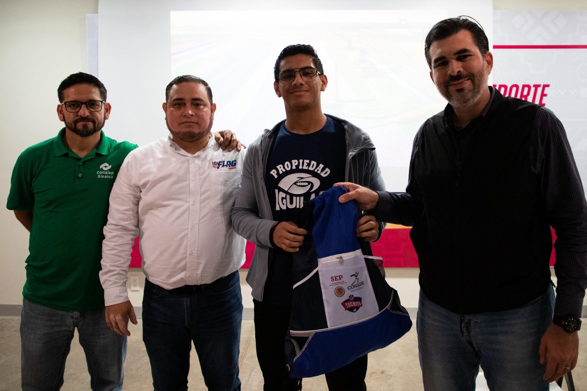 $!Capacitan a entrenadores de tochito en Culiacán