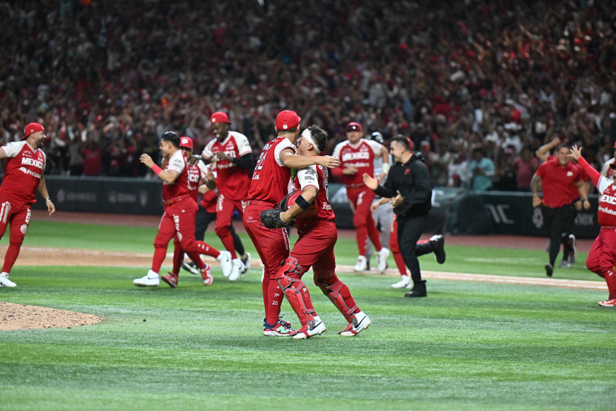 $!¡Diablos Rojos a la Serie del Rey! Remontan y eliminan a Piratas con paliza en el Harp Helú